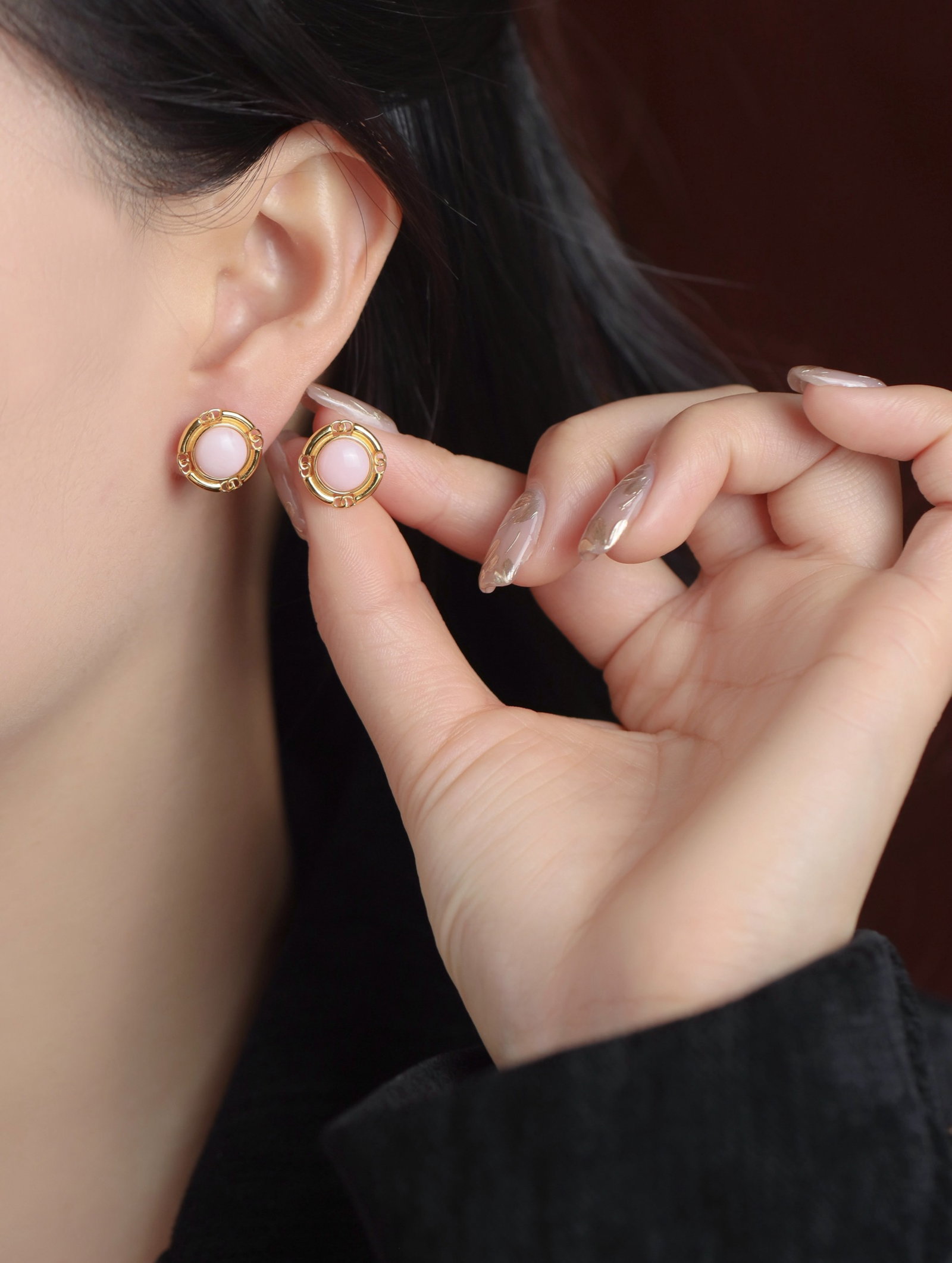 A Pair of Exquisite Sterling Silver-Gold Plated Inlaid Opal Earrings: A Pair of Exquisite Sterling Silver-Gold Plated Inlaid Opal Earrings 一对纯银镀金镶蛋白石耳钉