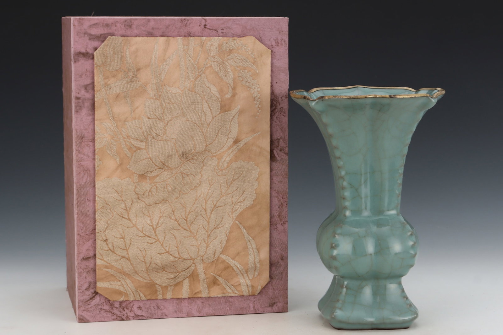 An Exquisite Guan yao Celadon Glazed Painted Gold Vase,with an Imperial Poem by Emperor Qianlong: An Exquisite Guan yao Celadon Glazed Painted Gold Vase,with an Imperial Poem by Emperor Qianlong,Song Dynasty,China,Size:9.4inx6.1in 官窑粉青釉描金瓶,&#