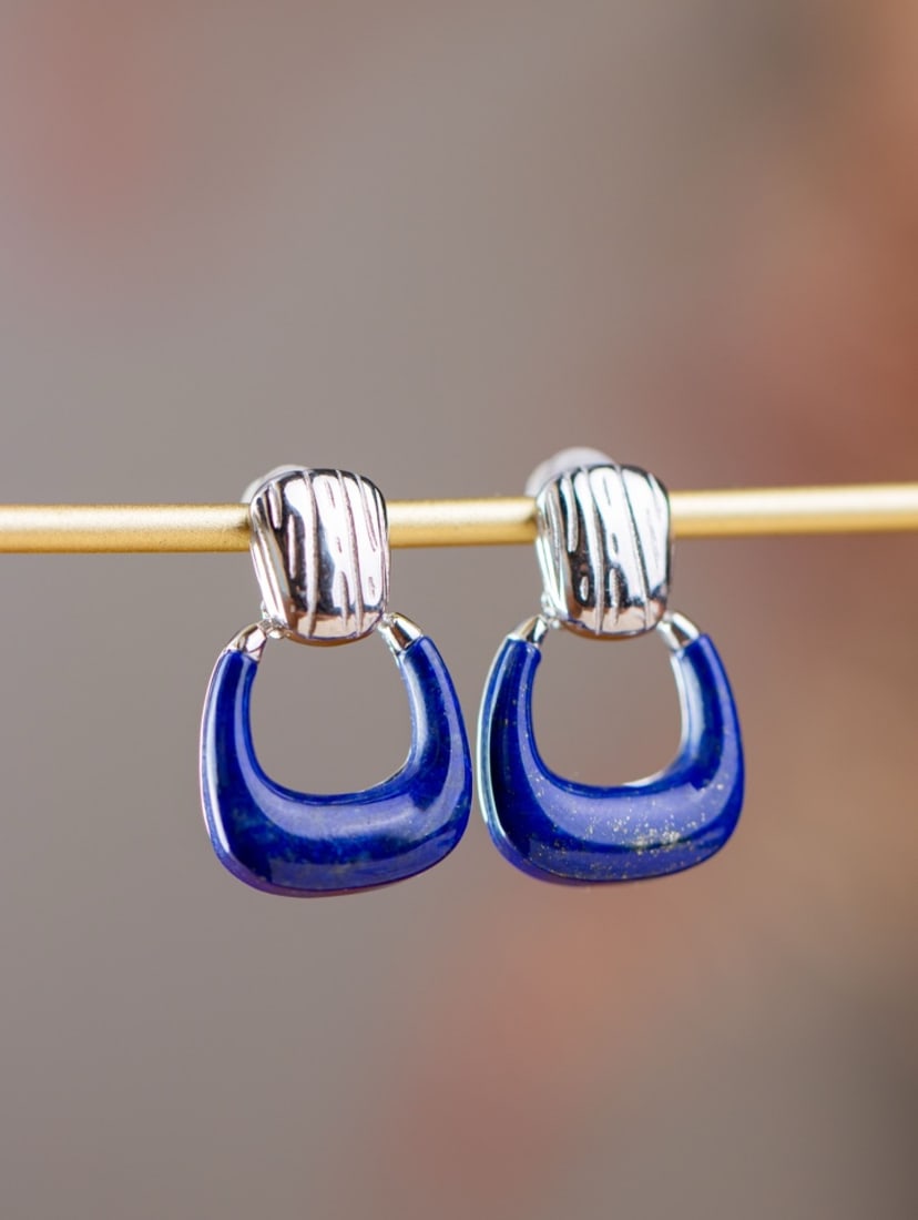A Pair of Exquisite Sterling Silver Inlaid Lapis Lazuli Earrings: A Pair of Exquisite Sterling Silver Inlaid Lapis Lazuli Earrings 一对纯银镶青金石耳环