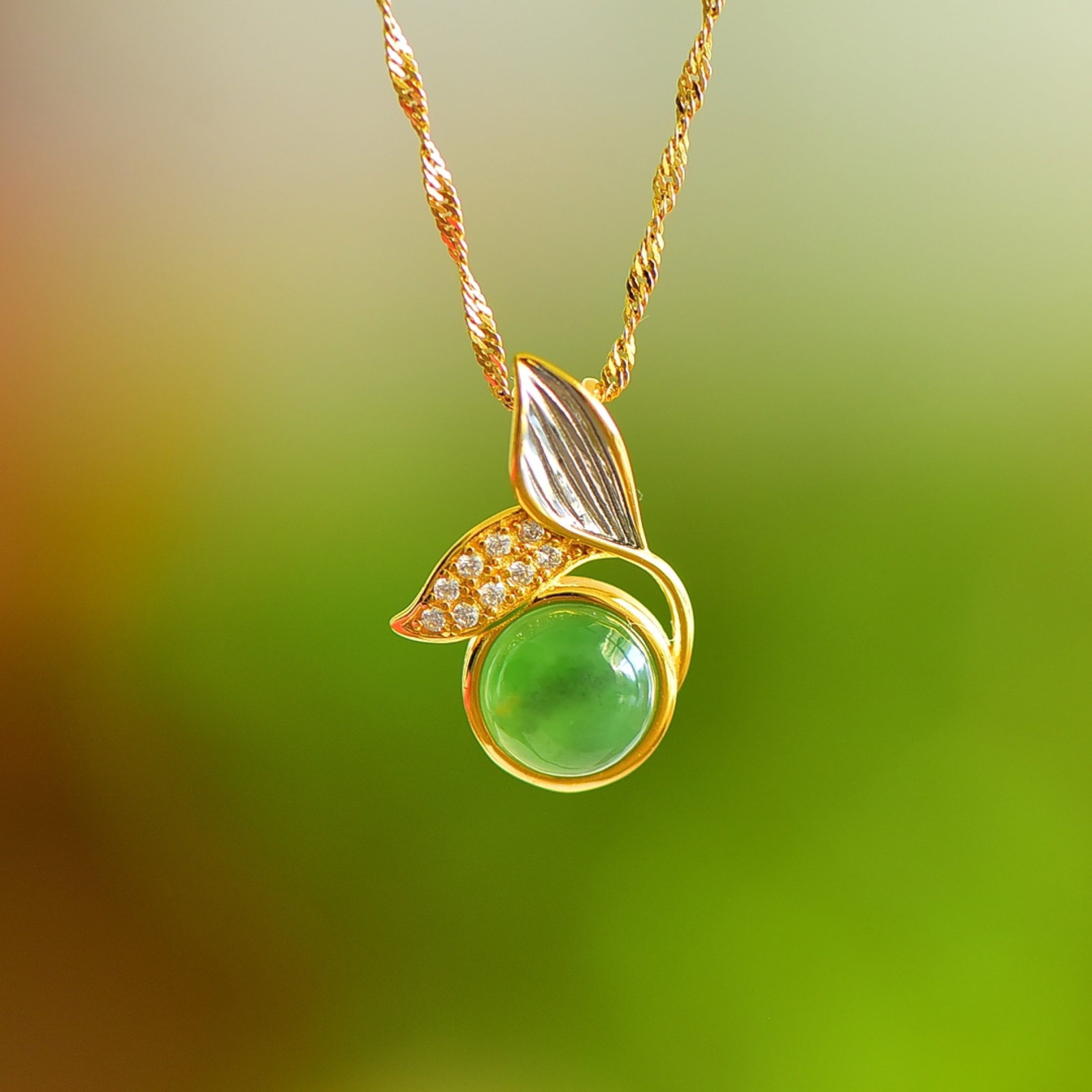 An Exquisite Sterling Silver-Gold Plated Inlaid Jasper Pendant,Inlaid Diamond: An Exquisite Sterling Silver-Gold Plated Inlaid Jasper Pendant,Inlaid Diamond 纯银镀金镶碧玉吊坠,嵌钻石