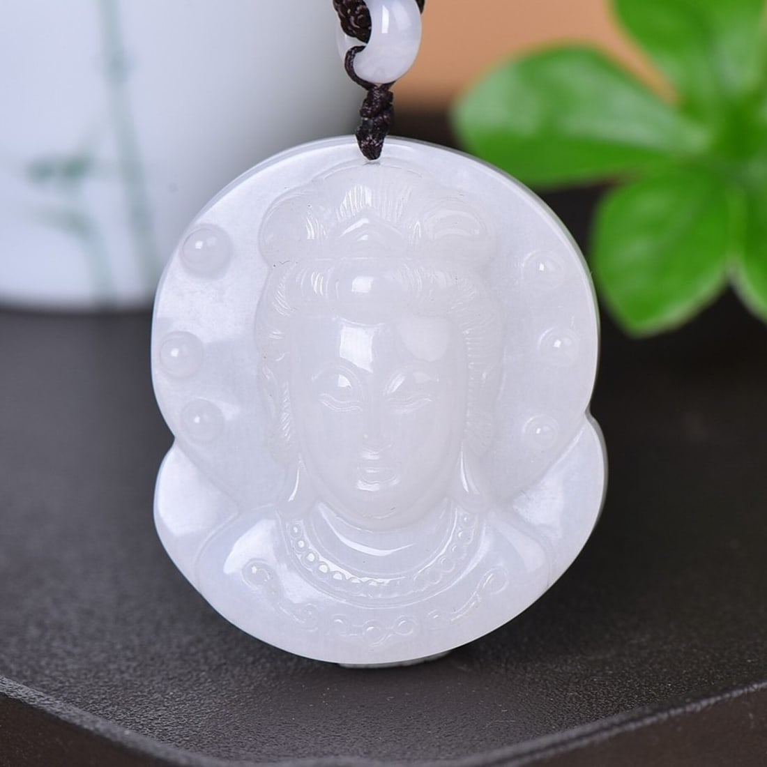 An Exquisite White Jade Statue of Avalokitesvara Pendant: An Exquisite White Jade Statue of Avalokitesvara Pendant,Size:40mmx46mm 白玉观音挂件
