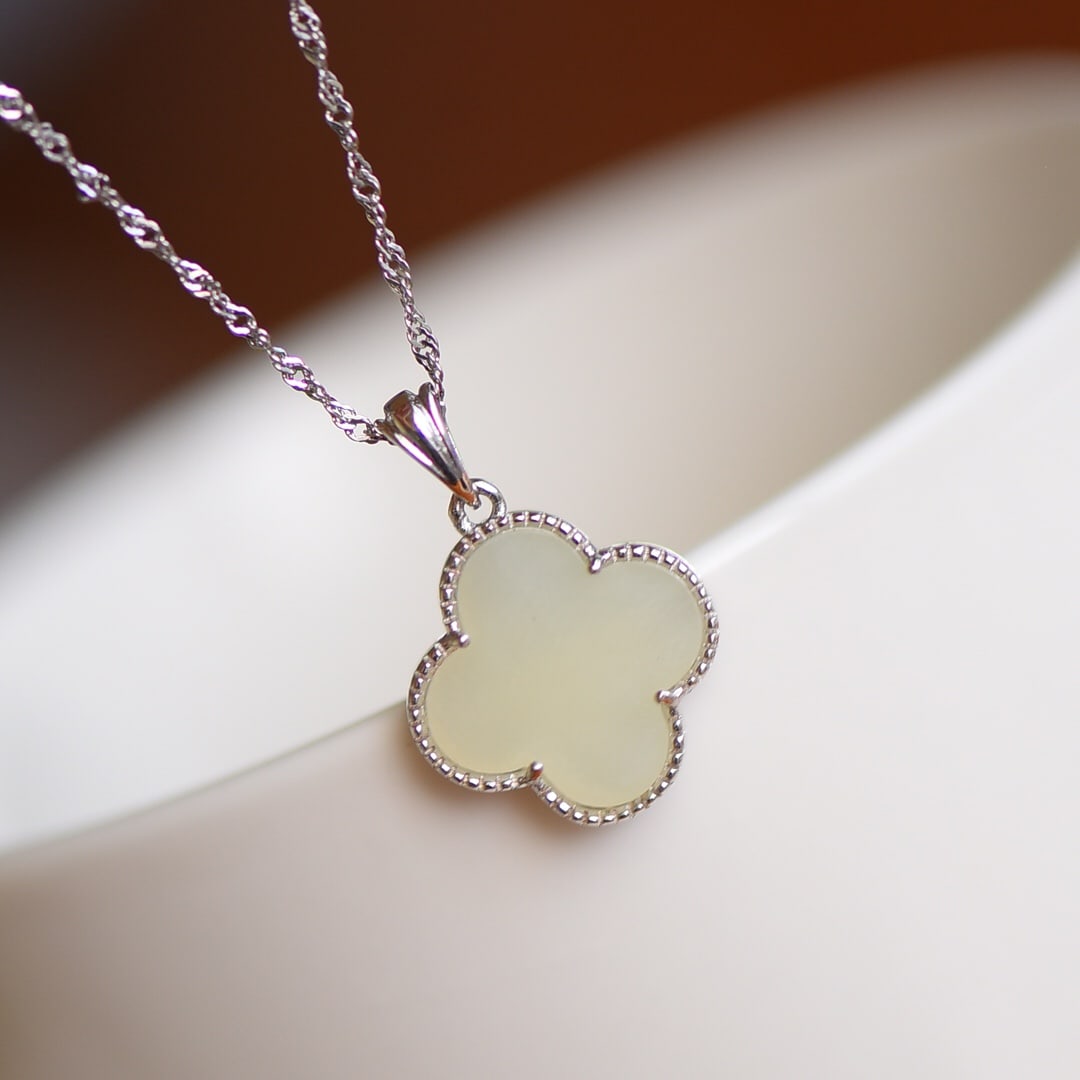 An Exquisite Sterling Silver Inlaid White Jade Necklace