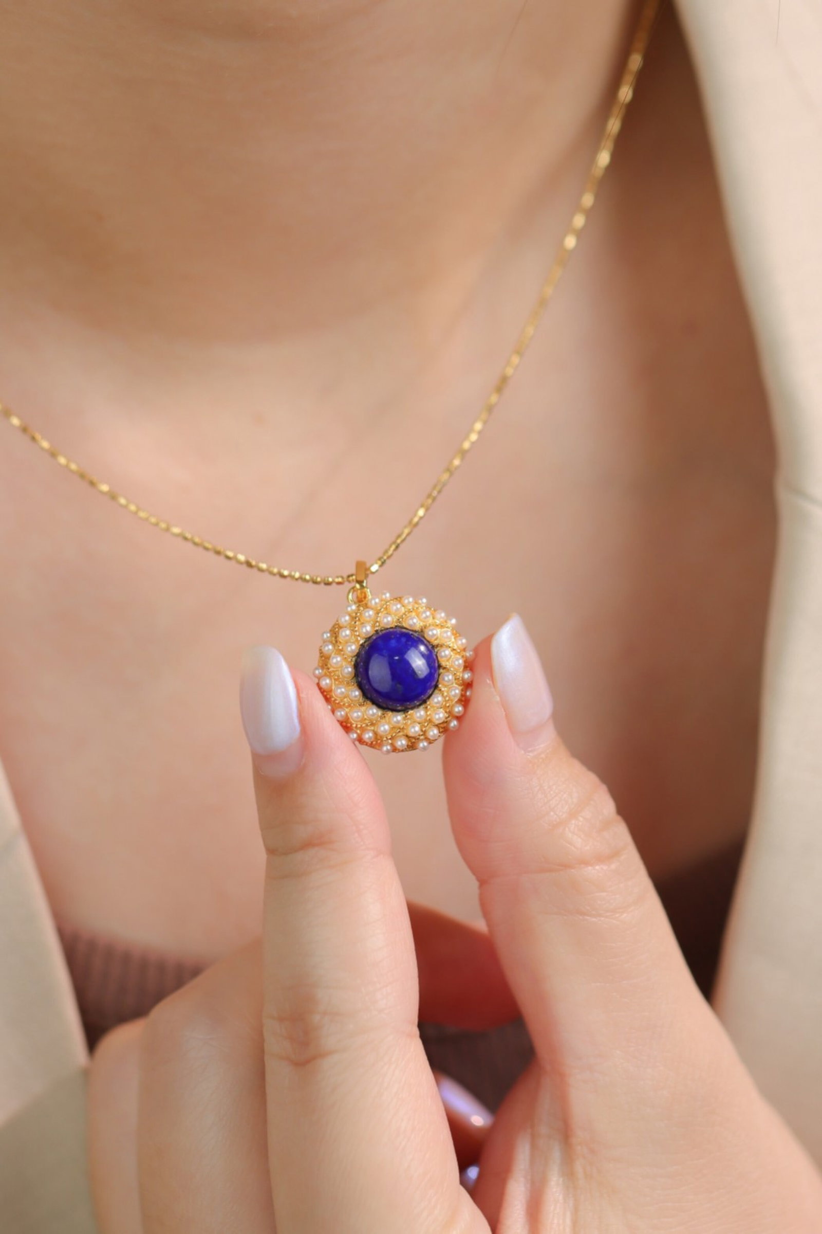 An Exquisite Sterling Silver-Gold Plated Inlaid Lapis Lazuli Pendant, Inlaid Pearls: An Exquisite Sterling Silver-Gold Plated Inlaid Lapis Lazuli Pendant, Inlaid Pearls 纯银镀金镶青金石吊坠,嵌珍珠