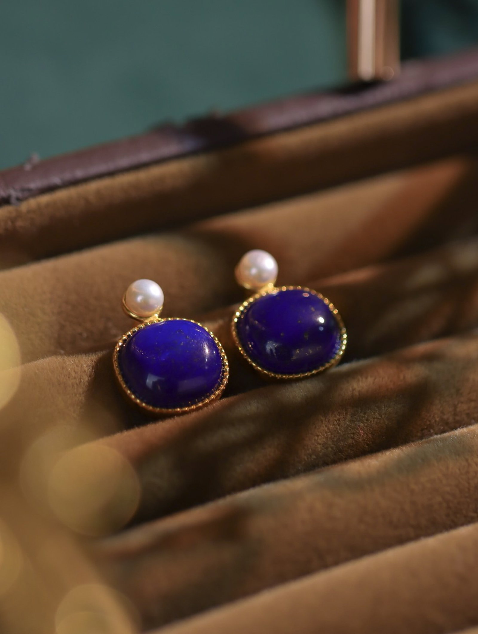 A Pair of Exquisite Sterling Silver-Gold Plated Inlaid Lapis Lazuli Earrings,Inlaid Pearls