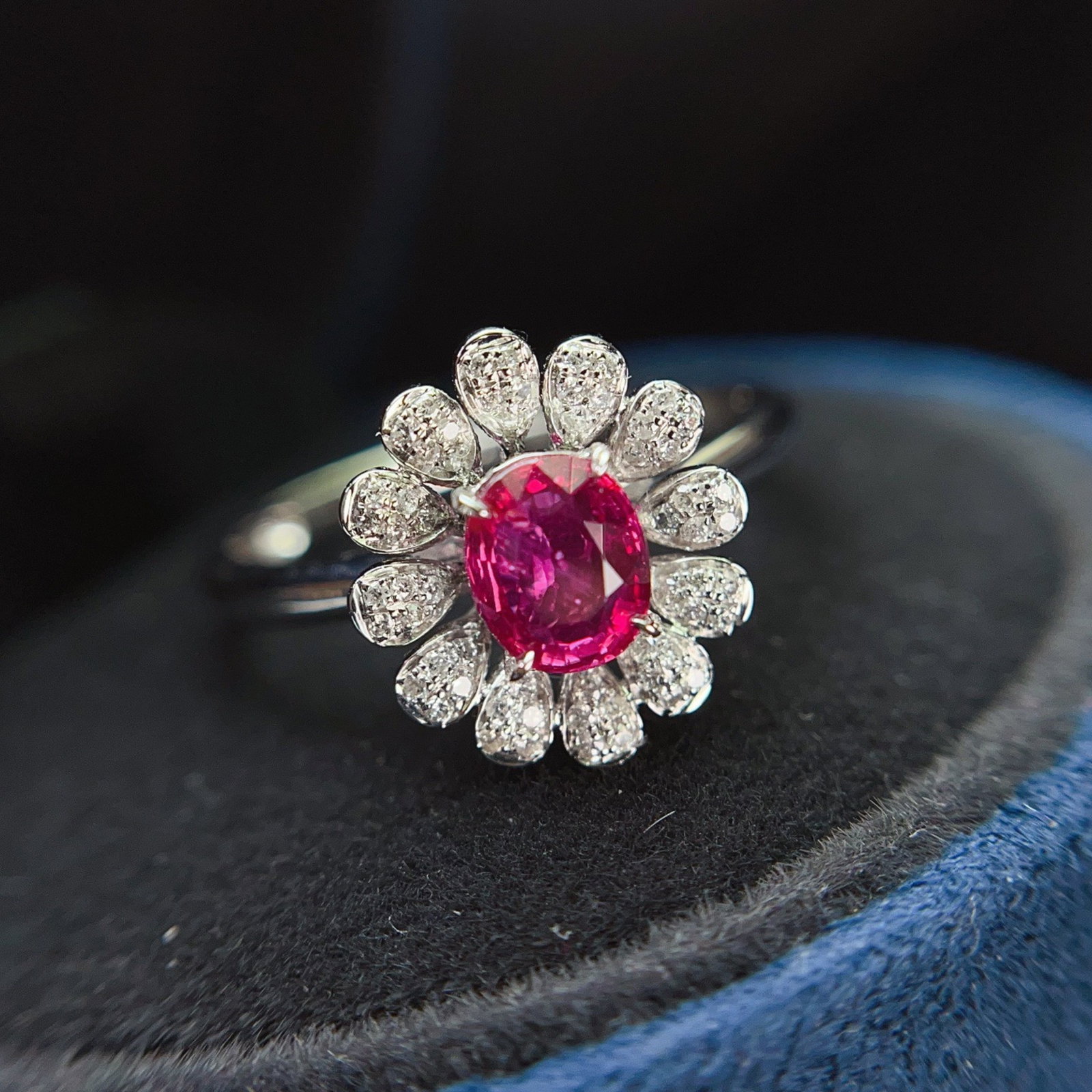 A Exquisite 18k Gold Inlaid 0.75ct Natural Ruby Ring,Inlaid Diamond