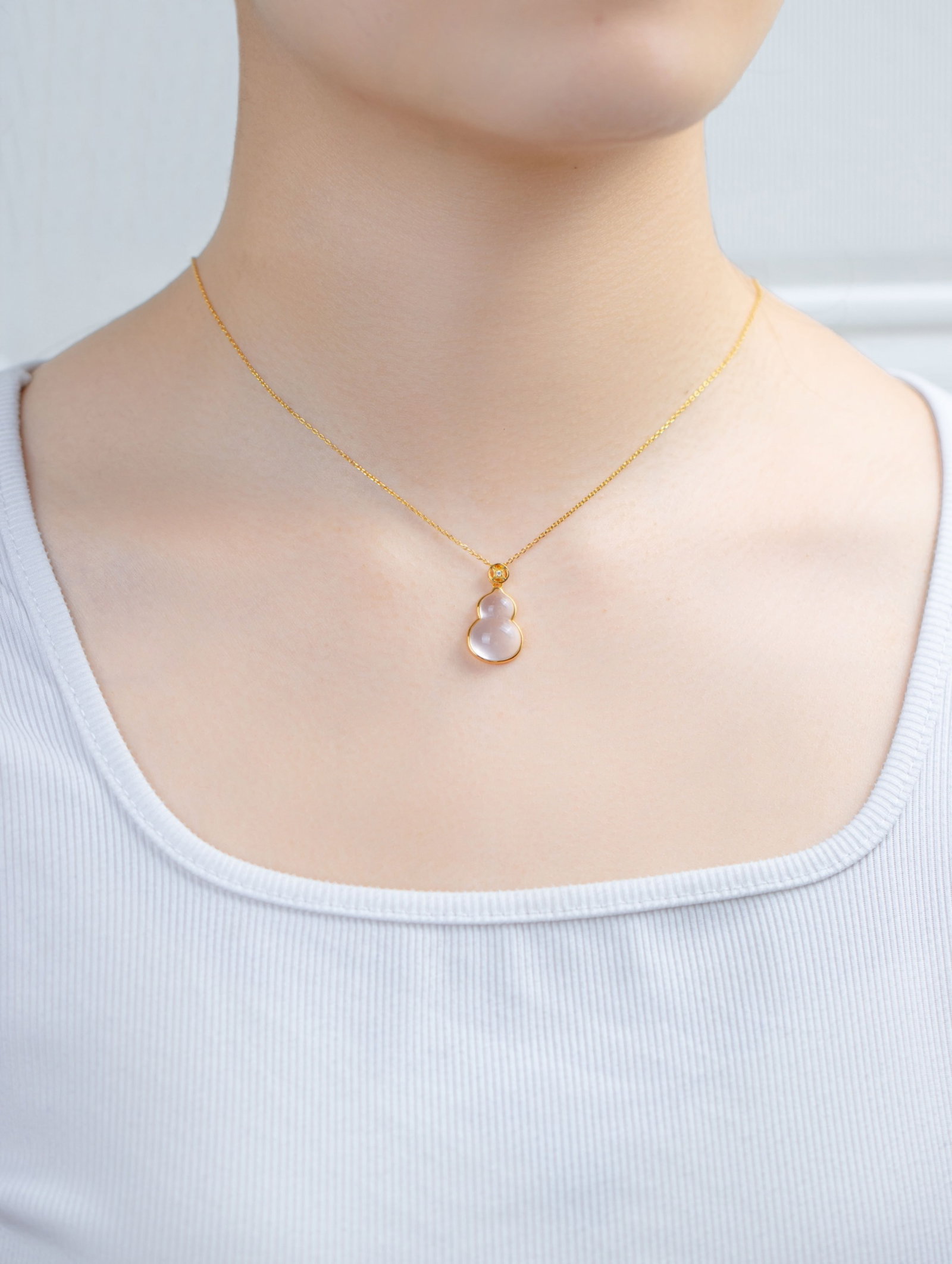 An Exquisite Sterling Silver-Gold Plated Inlaid Crystal Gourd Pendant: An Exquisite Sterling Silver-Gold Plated Inlaid Crystal Gourd Pendant 纯银镀金镶水晶葫芦吊坠