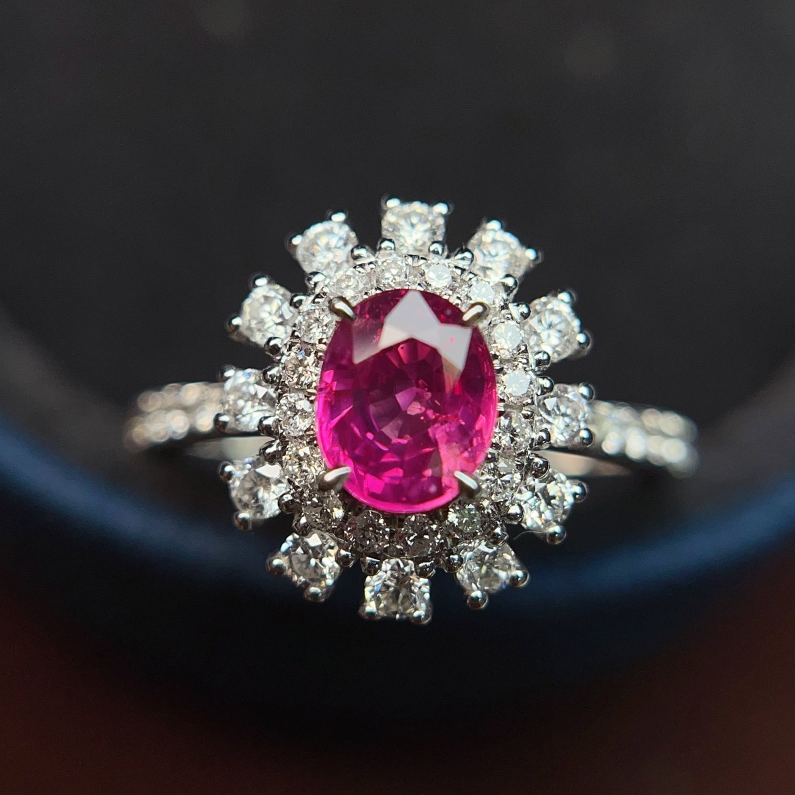 A Exquisite 18k Gold Inlaid 1.05ct Natural Ruby Ring,Inlaid Diamond: A Exquisite 18k Gold Inlaid 1.05ct Natural Ruby Ring,Inlaid Diamond,Total Weight:4.38g 18k金镶 1.05ct 天然红宝石戒指,嵌钻石
