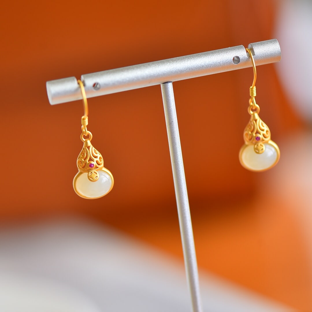 A Pair of Exquisite Sterling Silver-Gold Plated Inlaid White Jade Earrings: A Pair of Exquisite Sterling Silver-Gold Plated Inlaid White Jade Earrings,Size:7mmx9mm 一对纯银镀金镶白玉耳环