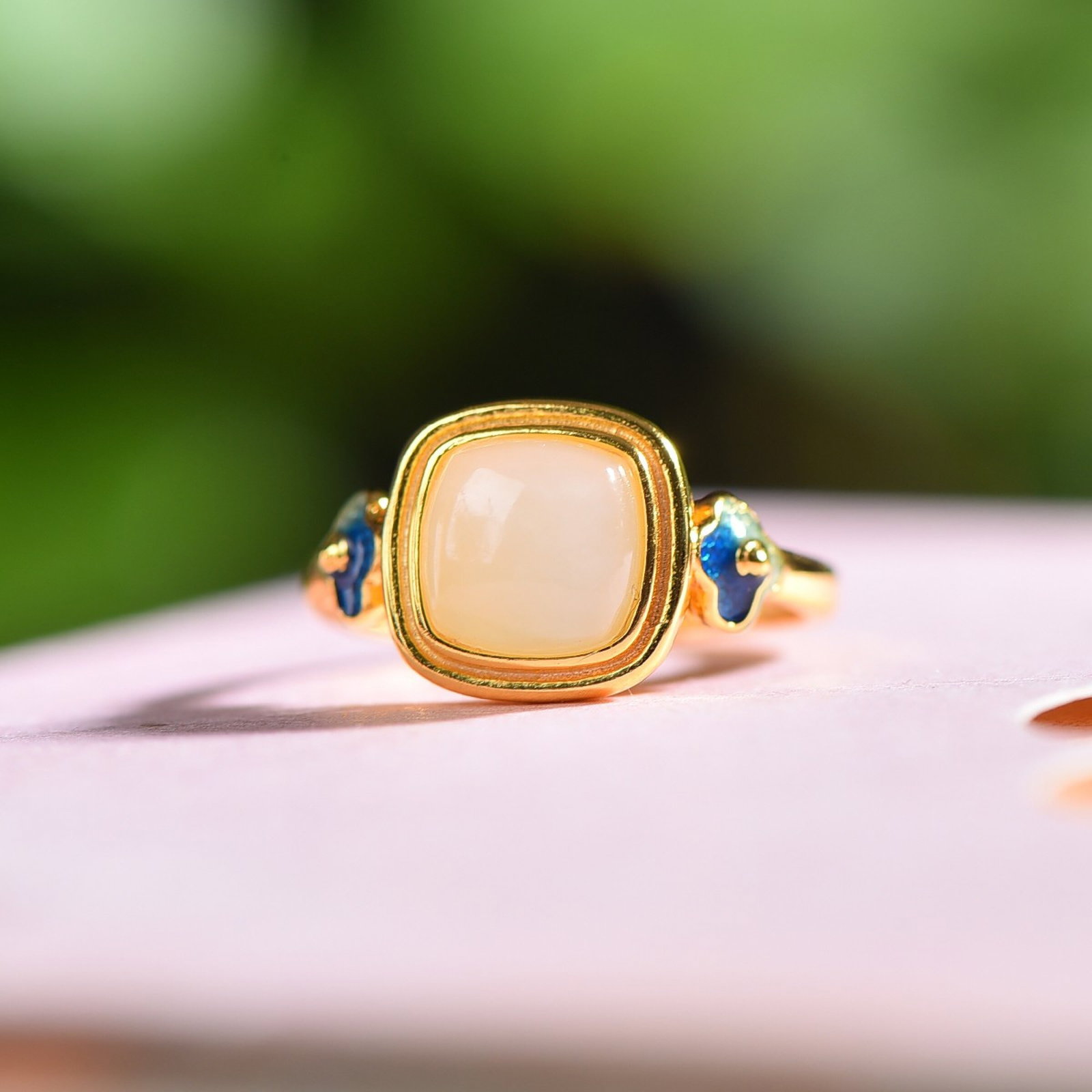 An Exquisite Sterling Silver-Gold Plated Inlaid White Jade Enamel Ring: An Exquisite Sterling Silver-Gold Plated Inlaid White Jade Enamel Ring,Size:8mmx8mm 纯银镀金镶白玉珐琅戒指