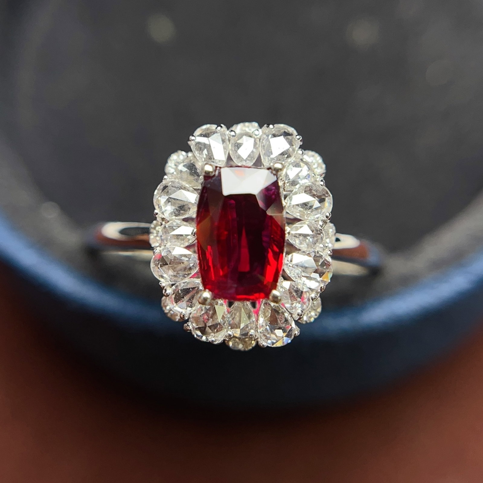 A Exquisite 18k Gold Inlaid 1.05ct Natural Ruby Ring,Inlaid Diamond