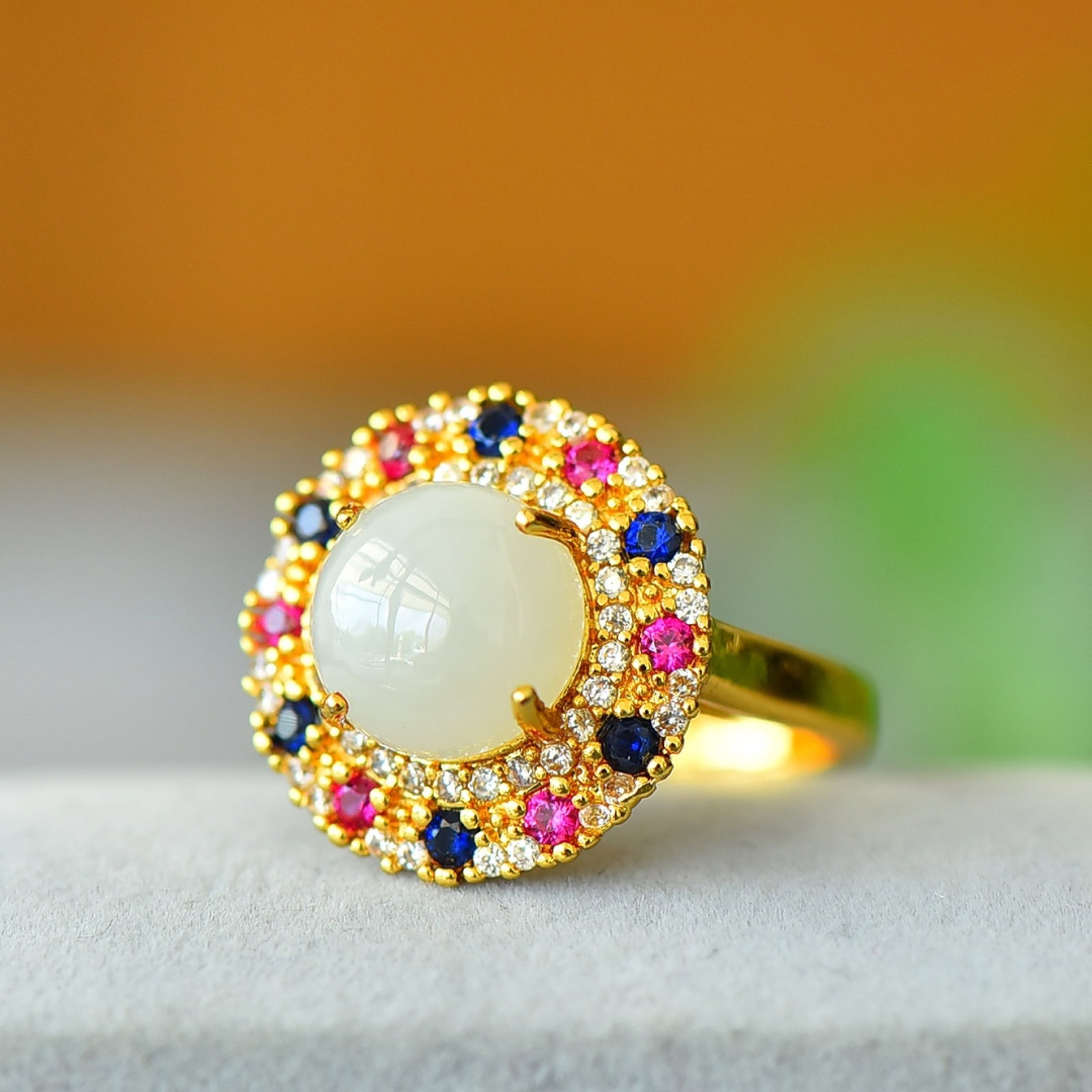An Exquisite Bronze-Gold Plated Inlaid White Jade Ring: An Exquisite Bronze-Gold Plated Inlaid White Jade Ring,Size:3.9inx3.9in 铜镀金镶白玉戒指