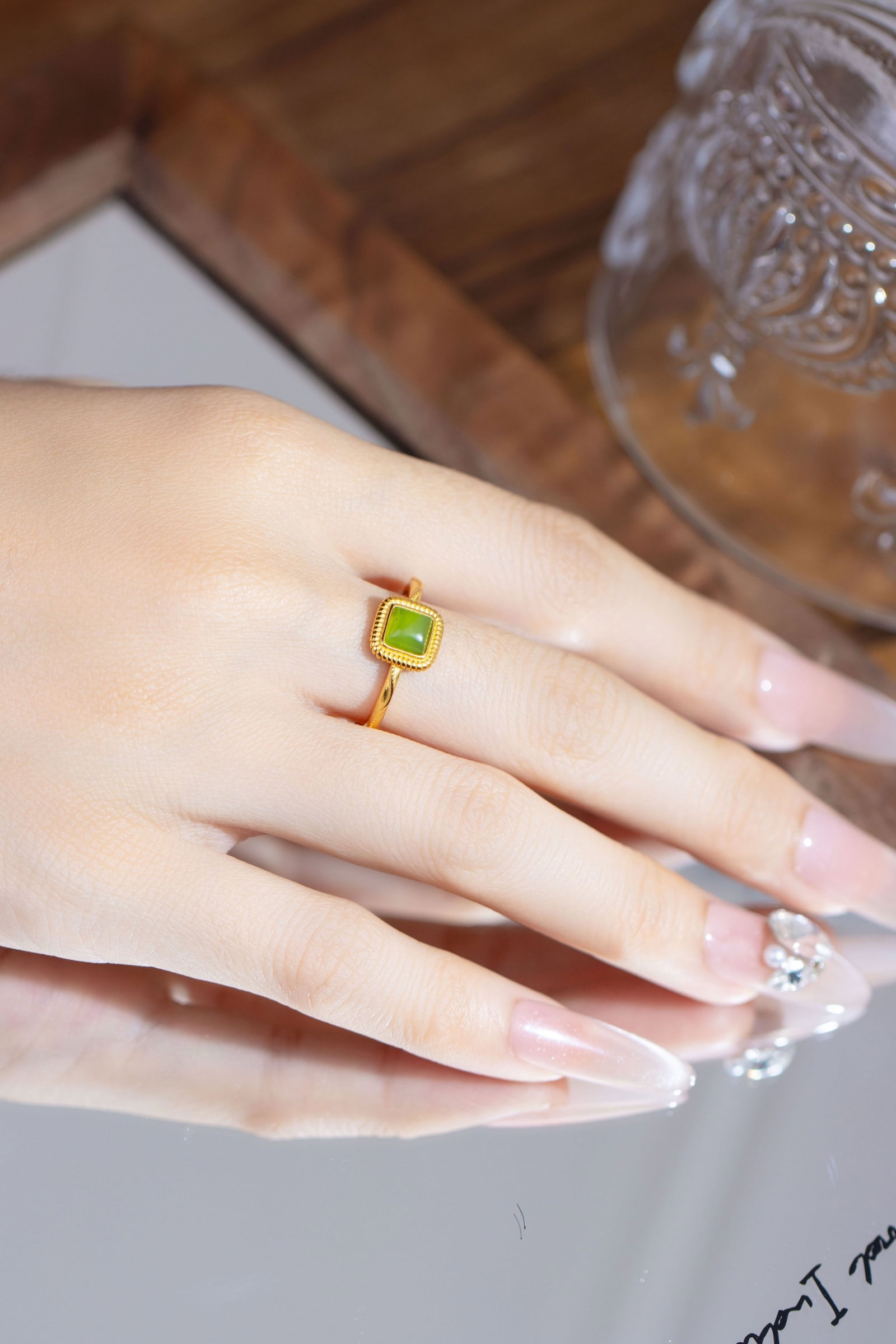 An Exquisite Sterling Silver-Gold Plated Inlaid Jasper Ring: An Exquisite Sterling Silver-Gold Plated Inlaid Jasper Ring 纯银镀金镶碧玉戒指