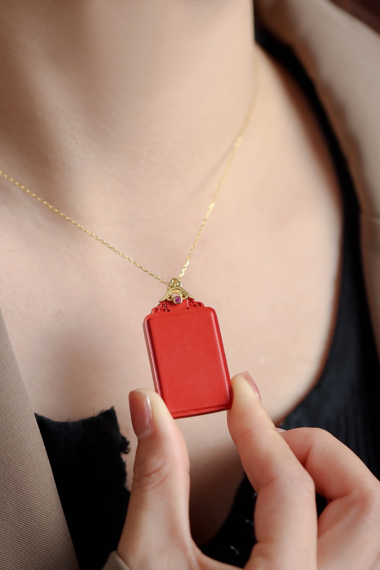 An Exquisite Sterling Silver-Gold Plated Inlaid Cinnabar Pendant: An Exquisite Sterling Silver-Gold Plated Inlaid Cinnabar Pendant 纯银镀金镶朱砂吊坠
