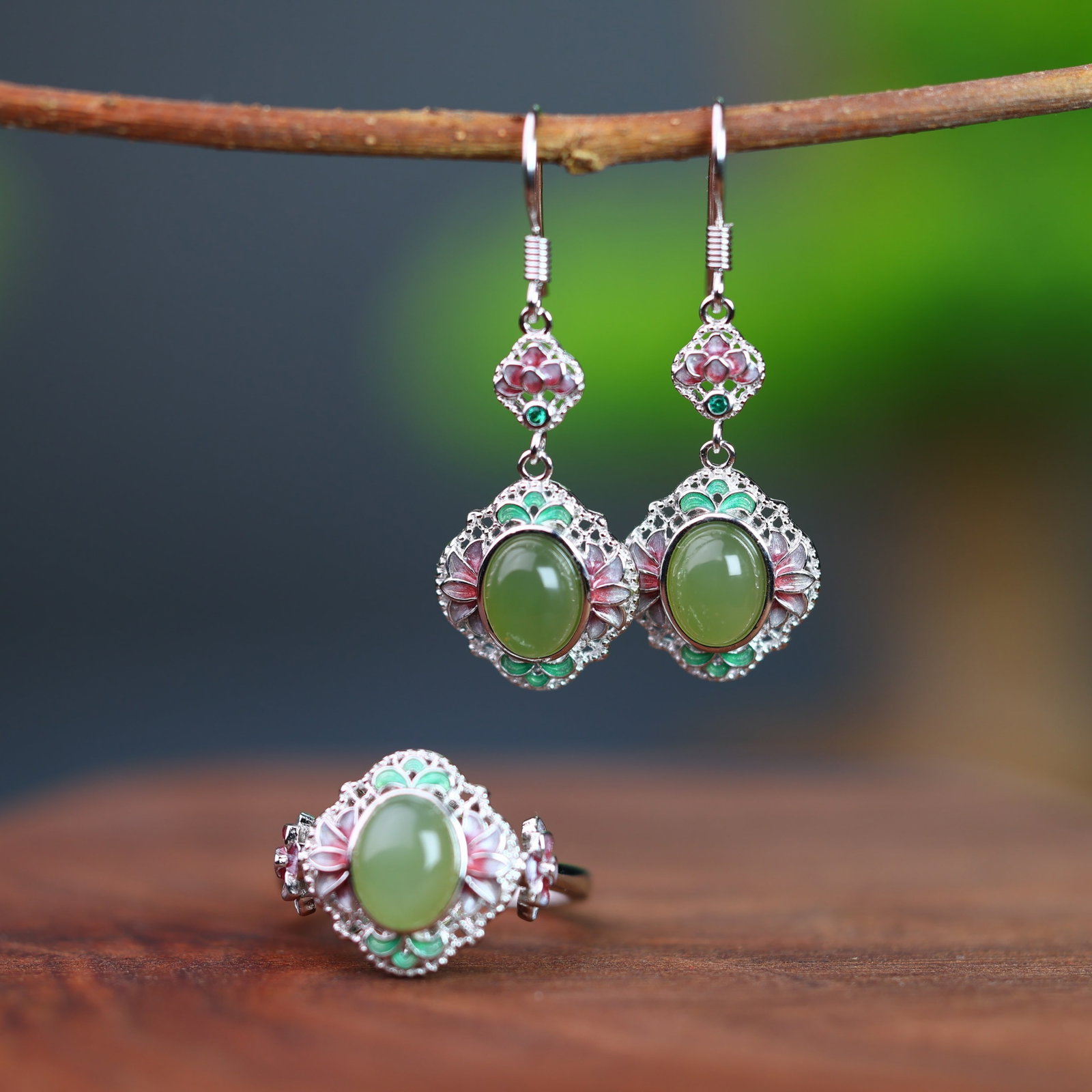 A Set of Fine Sterling Silver Inlaid Jasper Enamel Jewelrys: A Set of Fine Sterling Silver Inlaid Jasper Enamel Jewelrys,Size:(Earrings)6mmx8mm,(Ring)6mmx8mm 一套纯银镶碧玉珐琅首饰