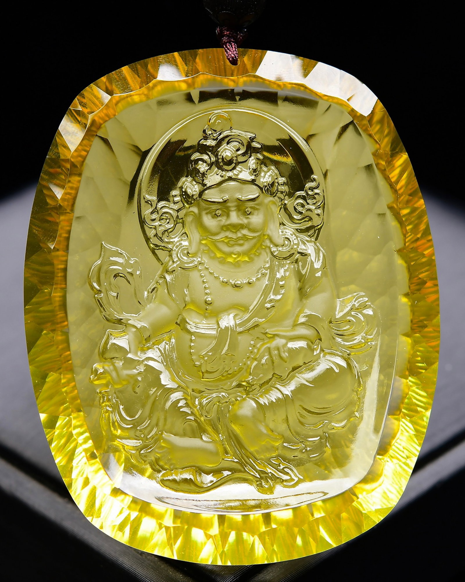 An Exquisite Crystal Statue of Mammon Pattern Pendant: An Exquisite Crystal Statue of Mammon Pattern Pendant,Size:67mmx54mmx15mm,Weight:94g 水晶财神像纹吊坠
