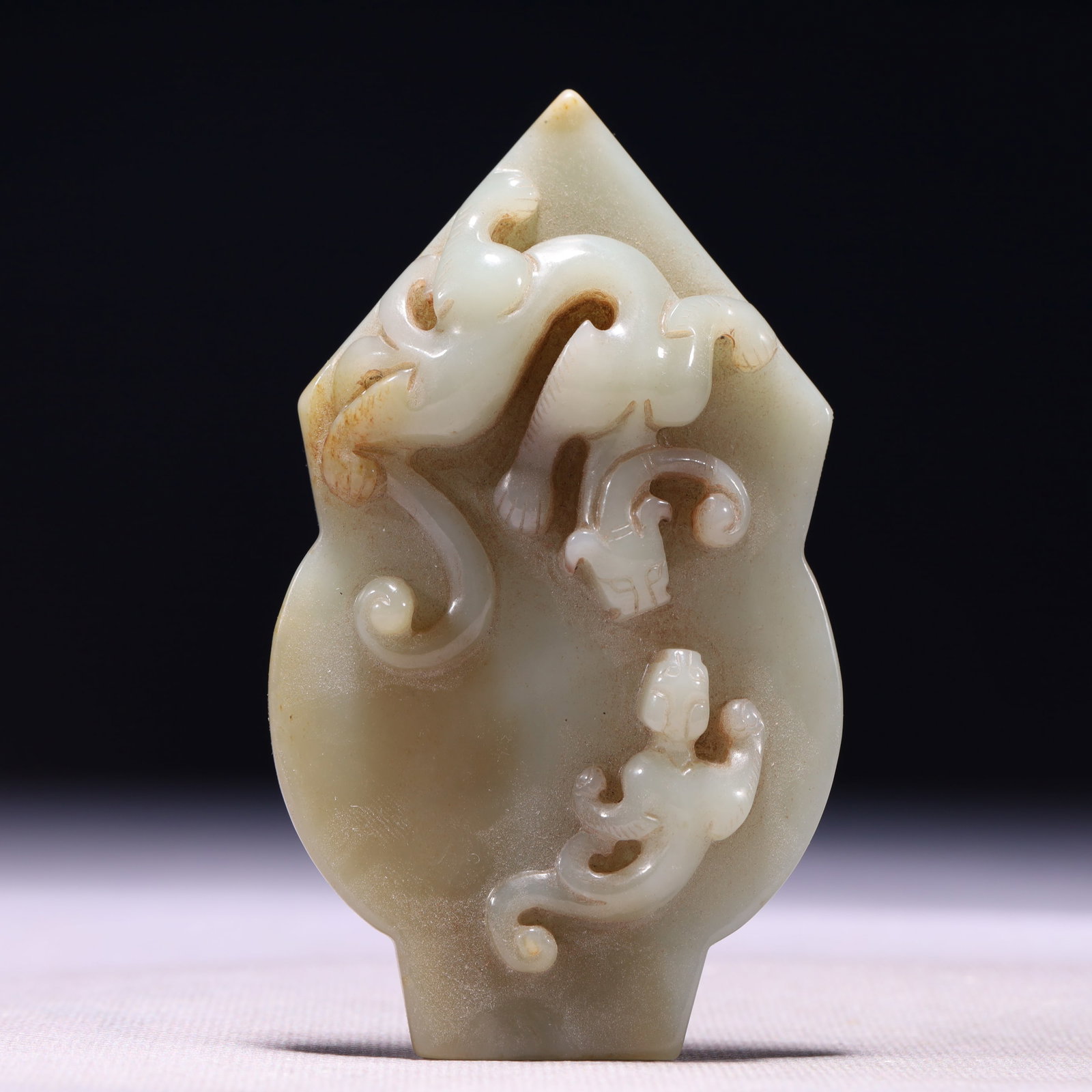 An Exquisite White Jade Dragon Pattern Ornament: An Exquisite White Jade Dragon Pattern Ornament,Qing Dynasty,China,Size:2.4inx0.6inx4.3in,Weight:108g 白玉龙纹摆件,中国清代