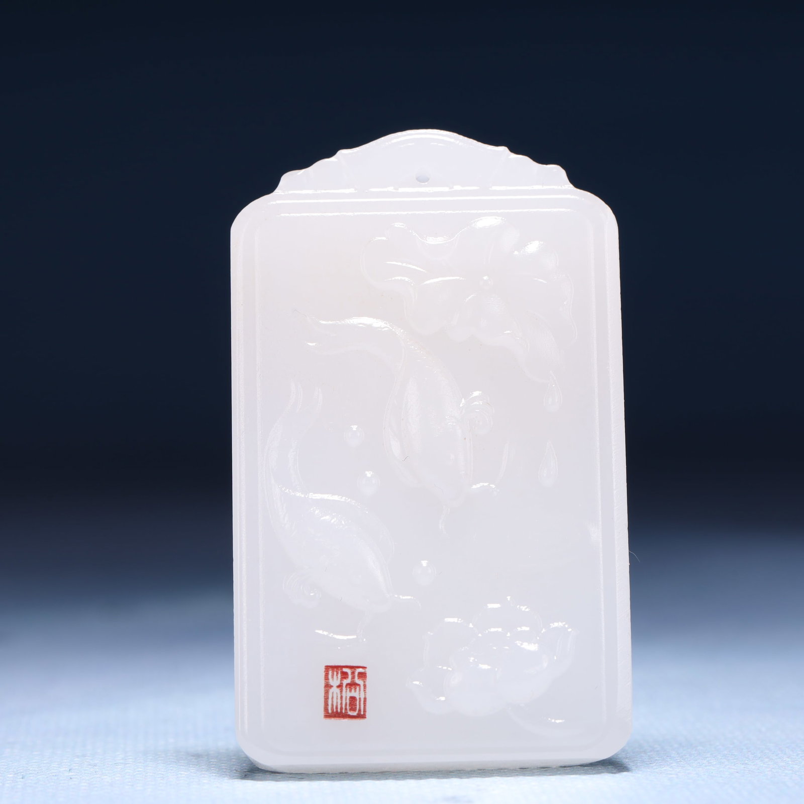 An Exquisite White Jade Flower and Fish Pattern Pendant