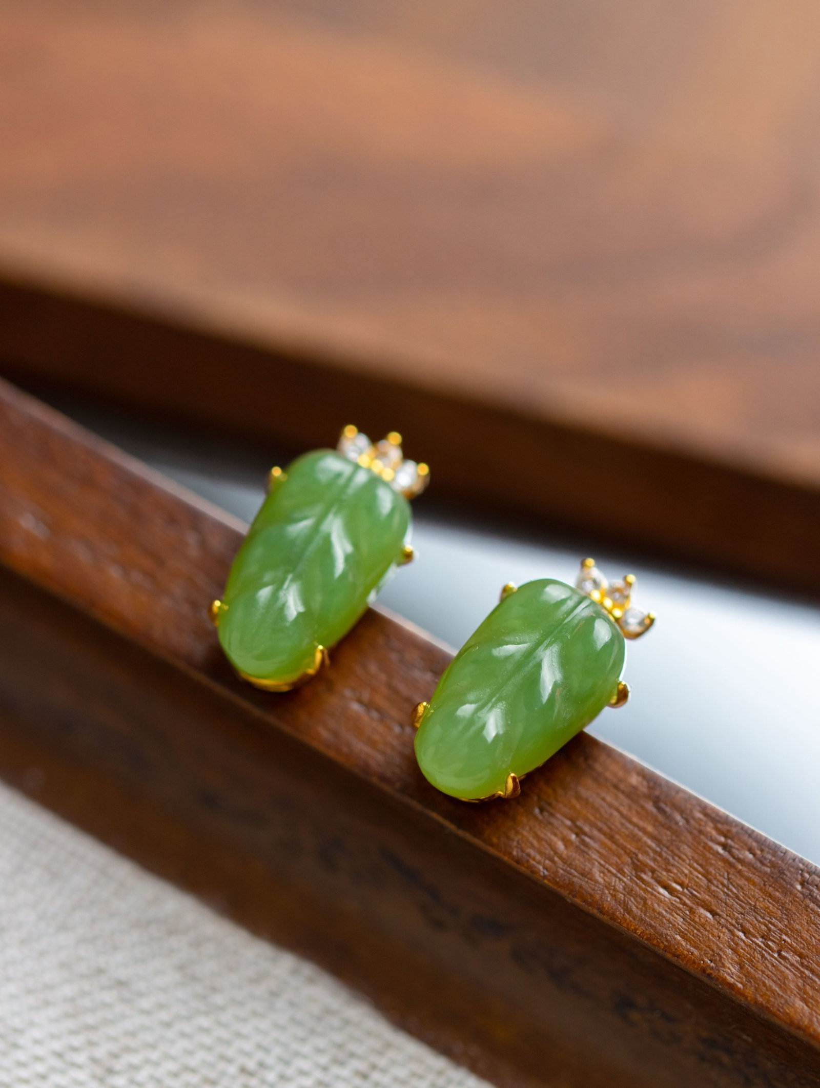 A Pair of Exquisite Sterling Silver-Gold Plated Inlaid Jasper Earrings, Inlaid Diamond