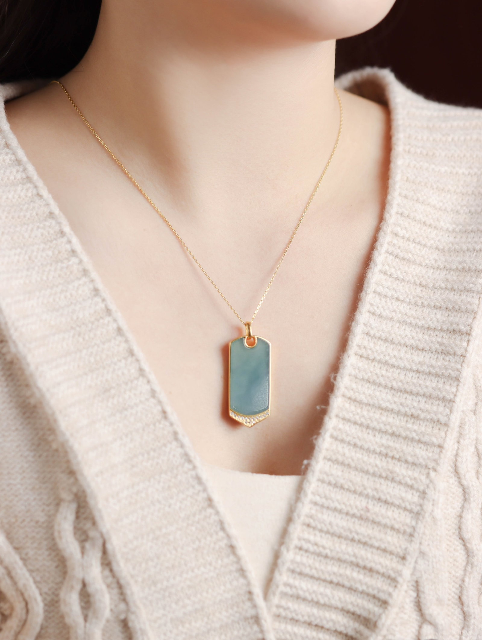 An Exquisite Sterling Silver-Gold Plated Inlaid Jadeite Pendant, Inlaid Diamond: An Exquisite Sterling Silver-Gold Plated Inlaid Jadeite Pendant, Inlaid Diamond 纯银镀金镶翡翠吊坠,嵌钻石