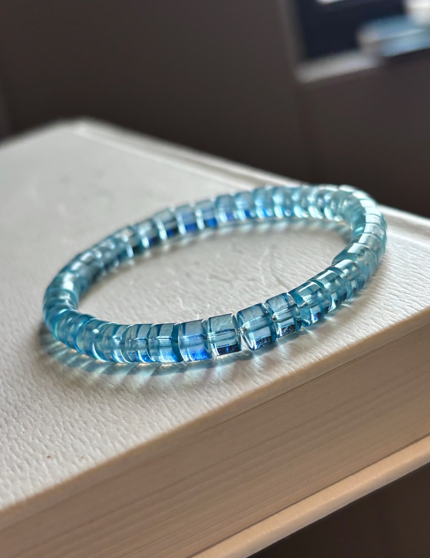 An Exquisite Aquamarine Bracelets