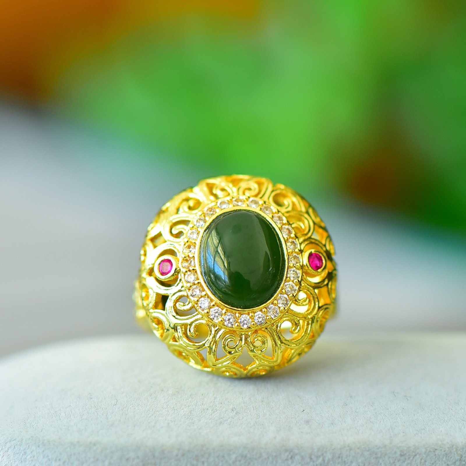 An Exquisite Bronze-Gold Plated Inlaid Jasper Ring: An Exquisite Bronze-Gold Plated Inlaid Jasper Ring,Size:3.1inx3.9in 铜镀金镶碧玉戒指