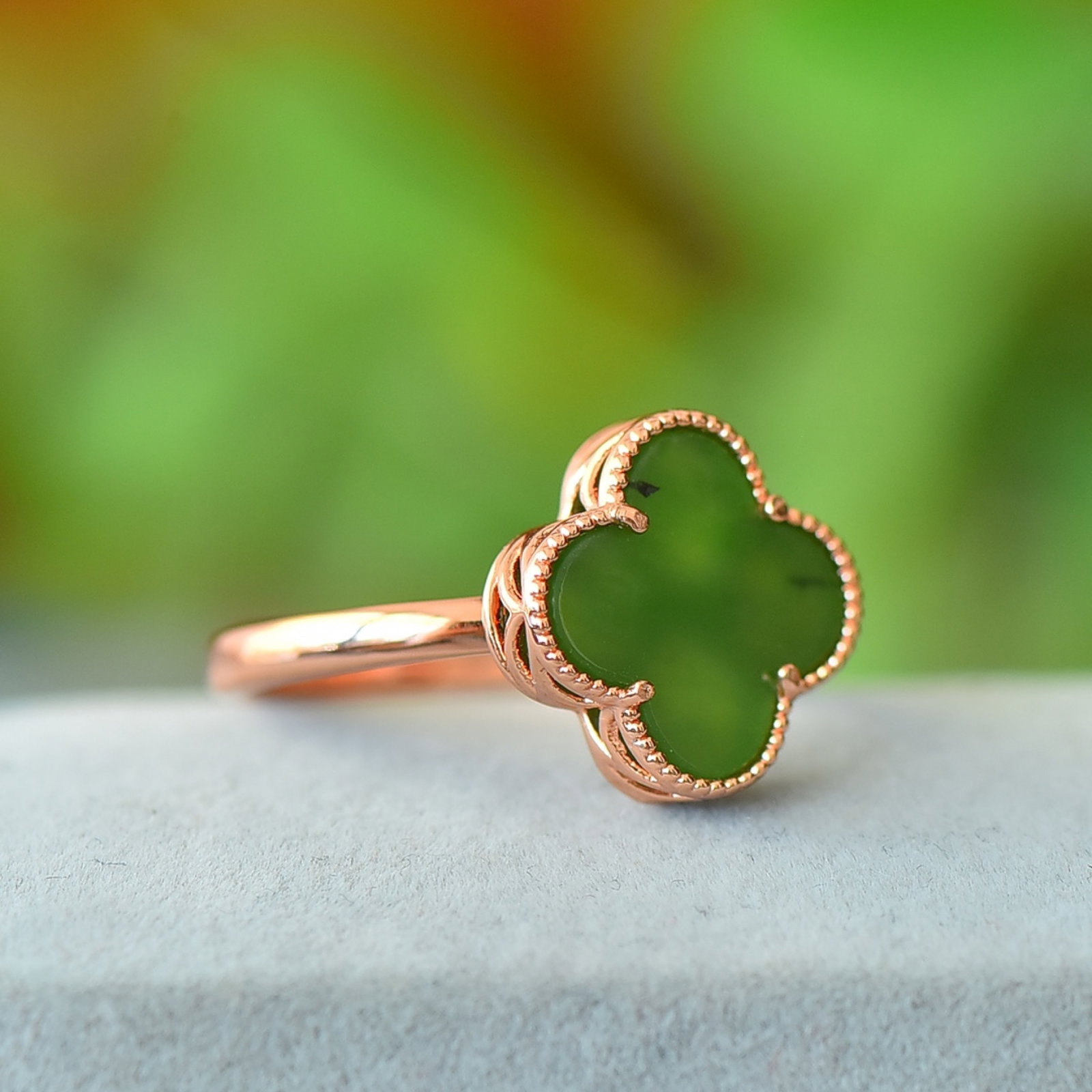 An Exquisite Bronze Inlaid Jasper Ring - 2