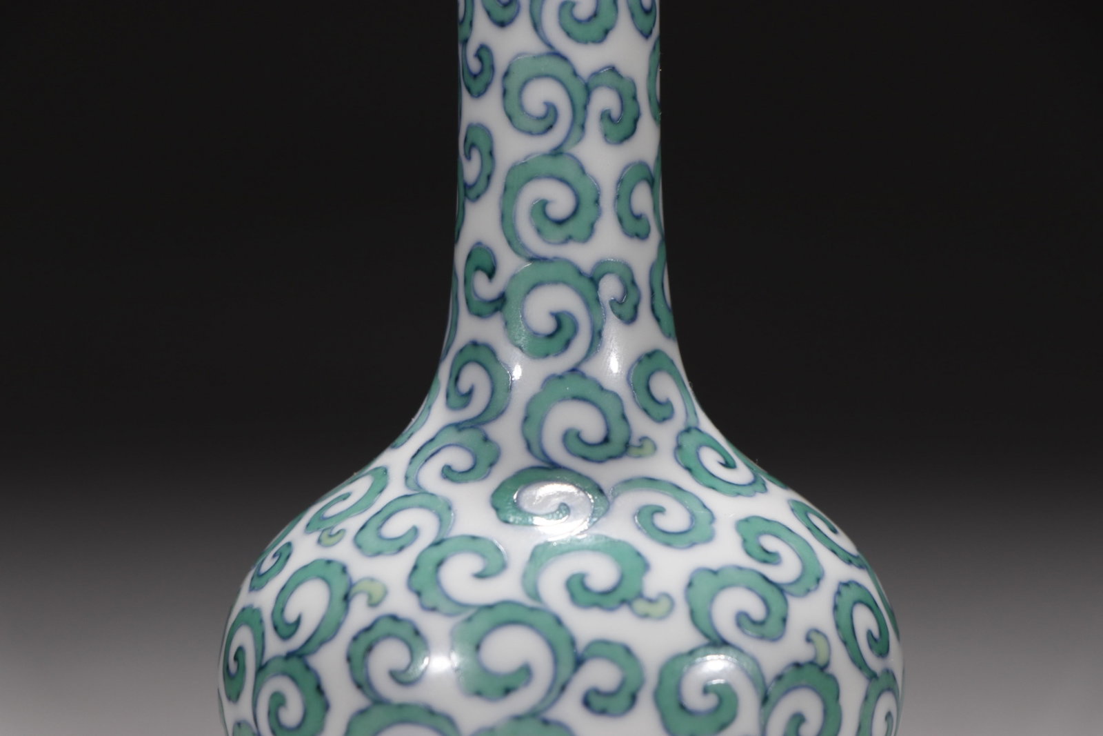 An Exquisite Doucai Lotus Pattern Vase - 4