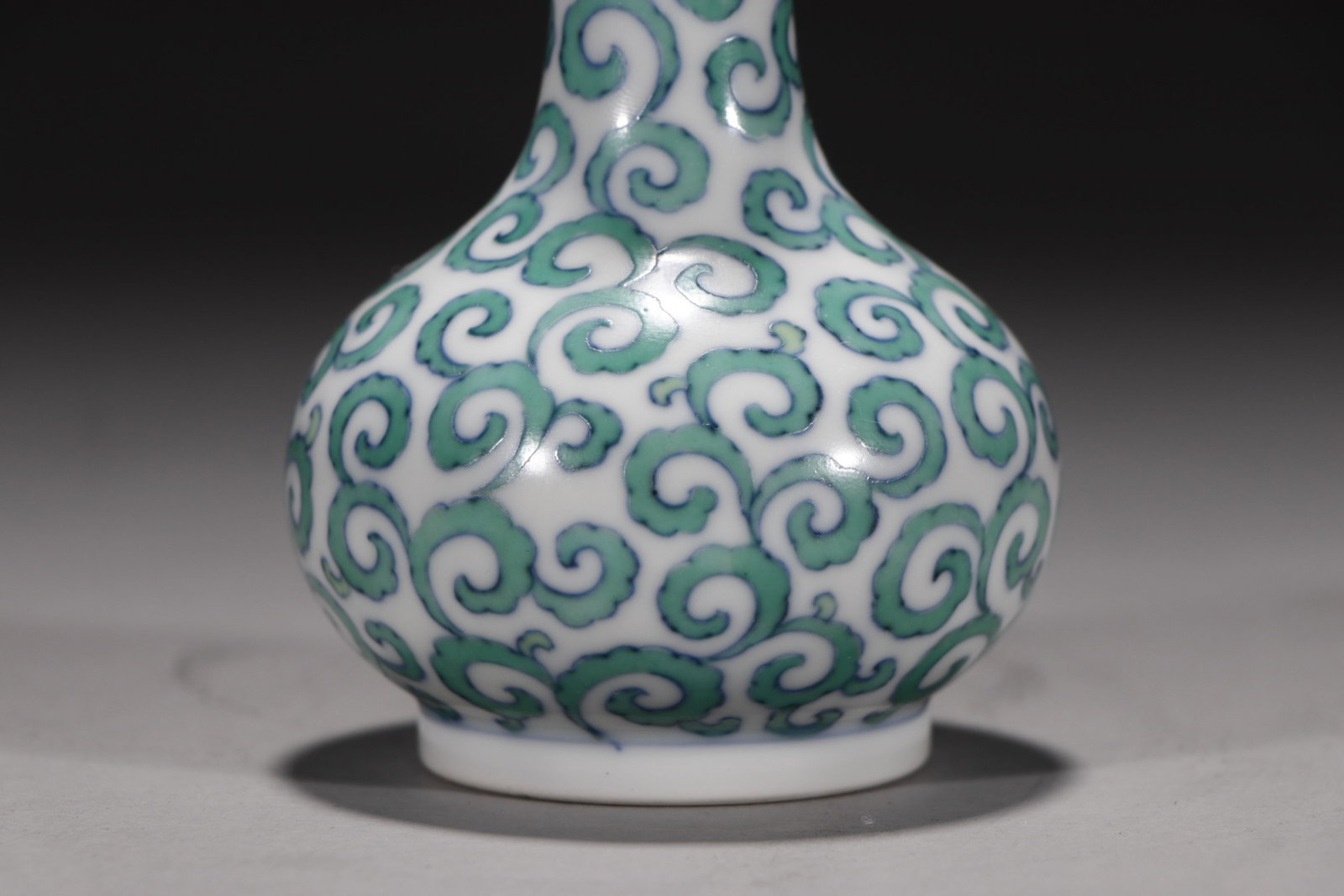 An Exquisite Doucai Lotus Pattern Vase - 6