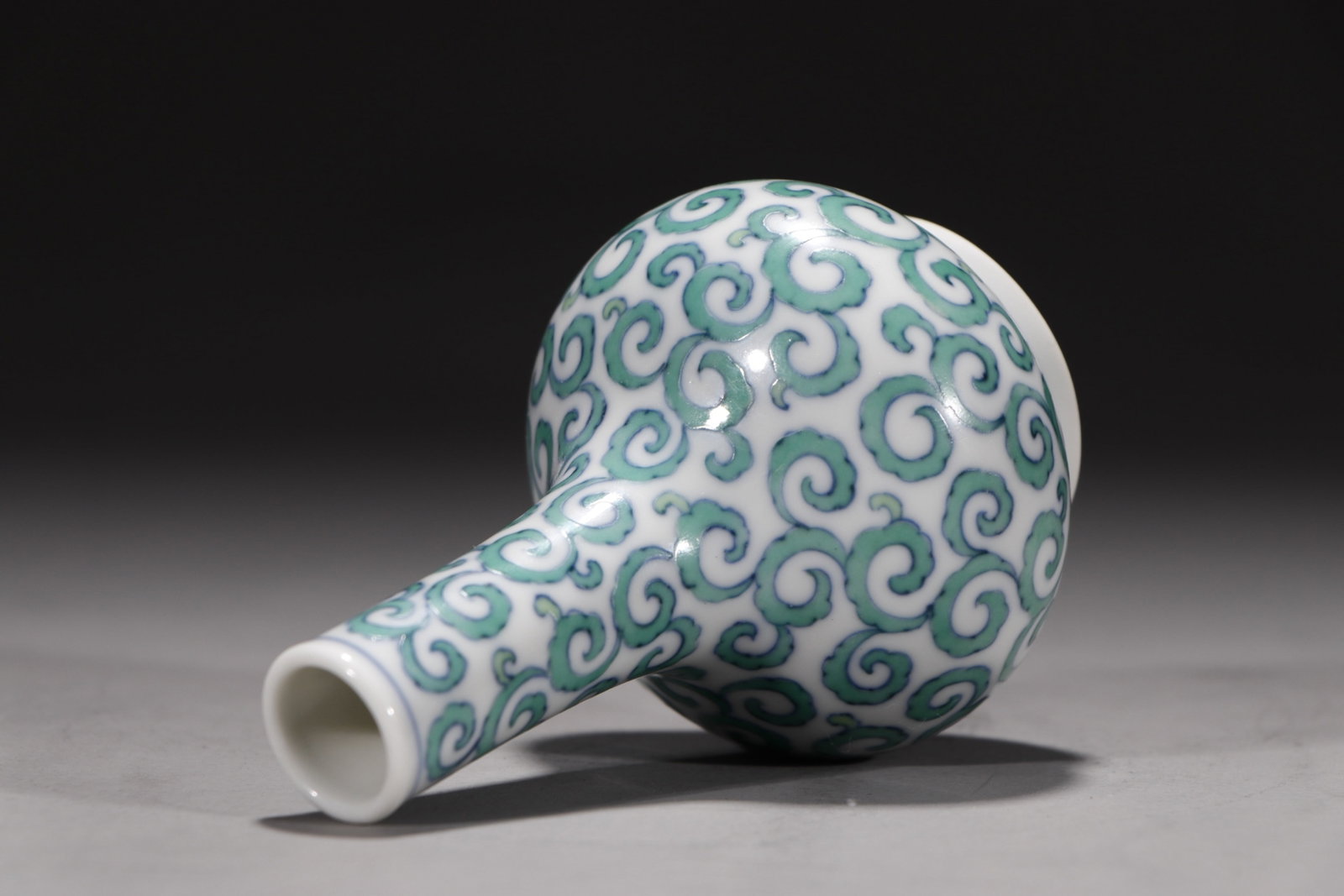 An Exquisite Doucai Lotus Pattern Vase - 7