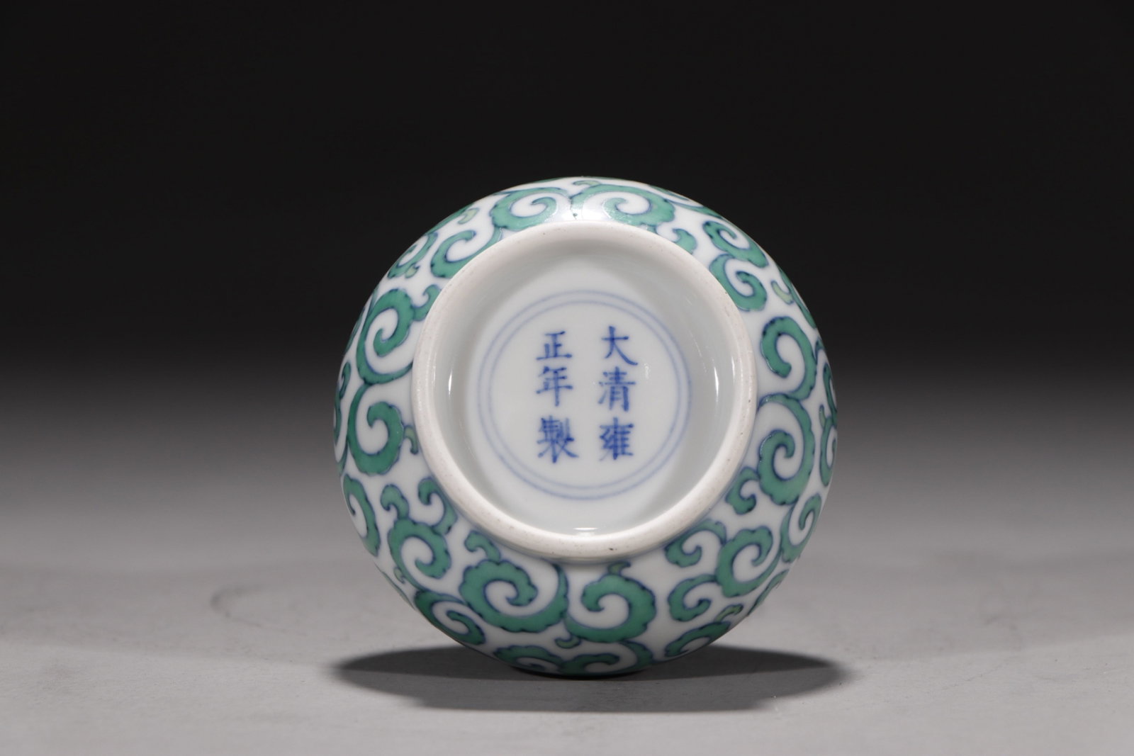 An Exquisite Doucai Lotus Pattern Vase - 8