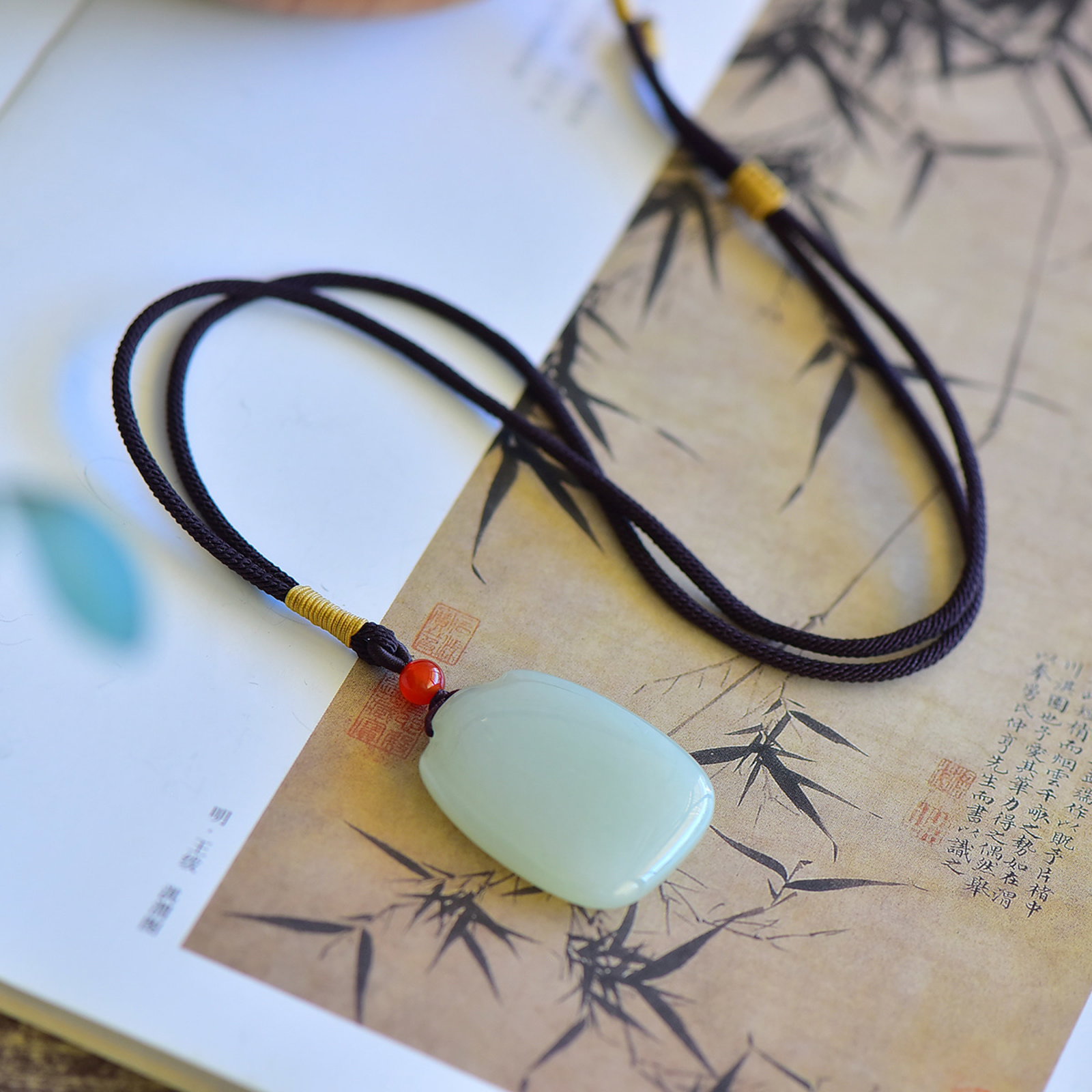An Exquisite White Jade Pendant - 5