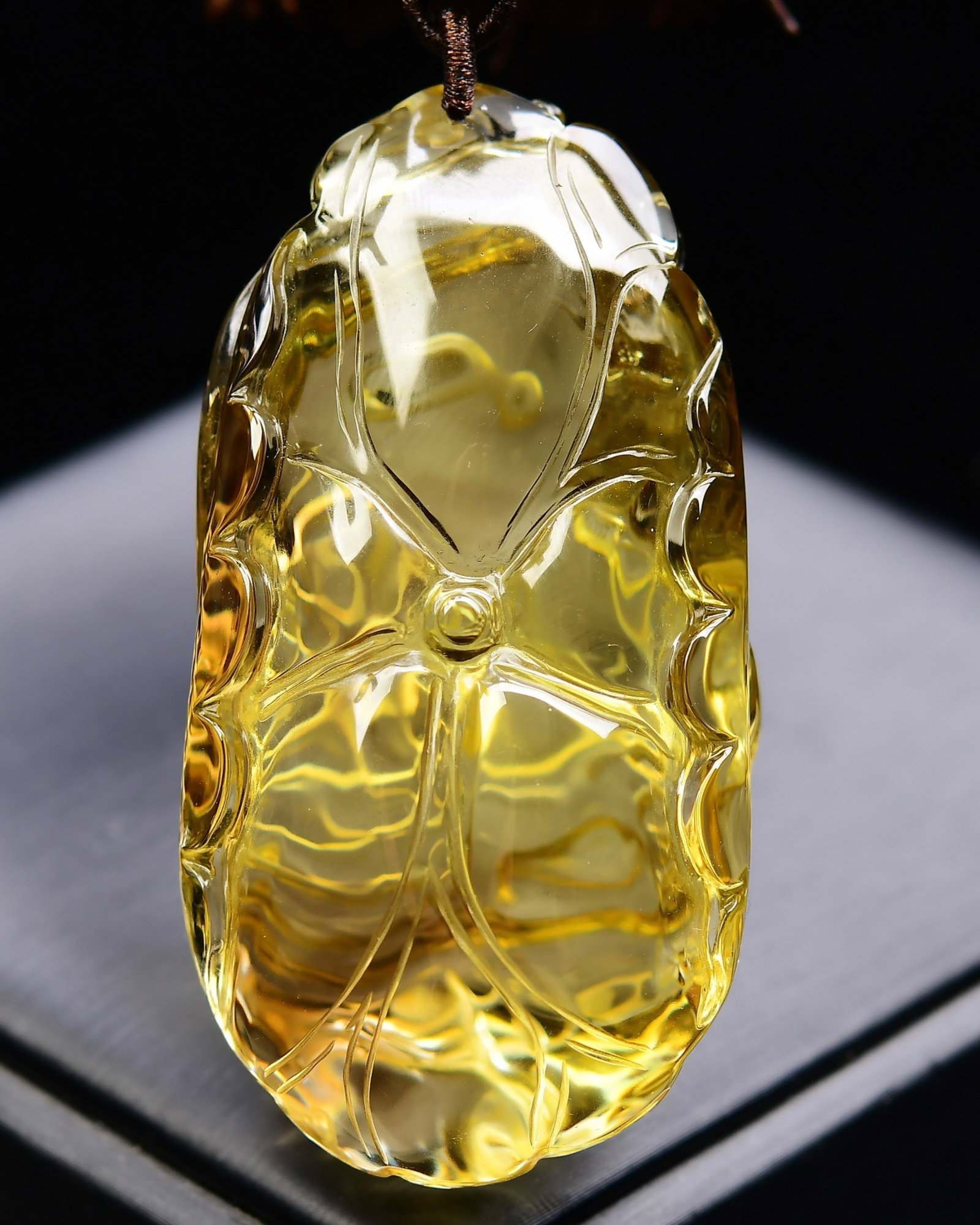 An Exquisite Crystal Fish Pattern Pendant - 2