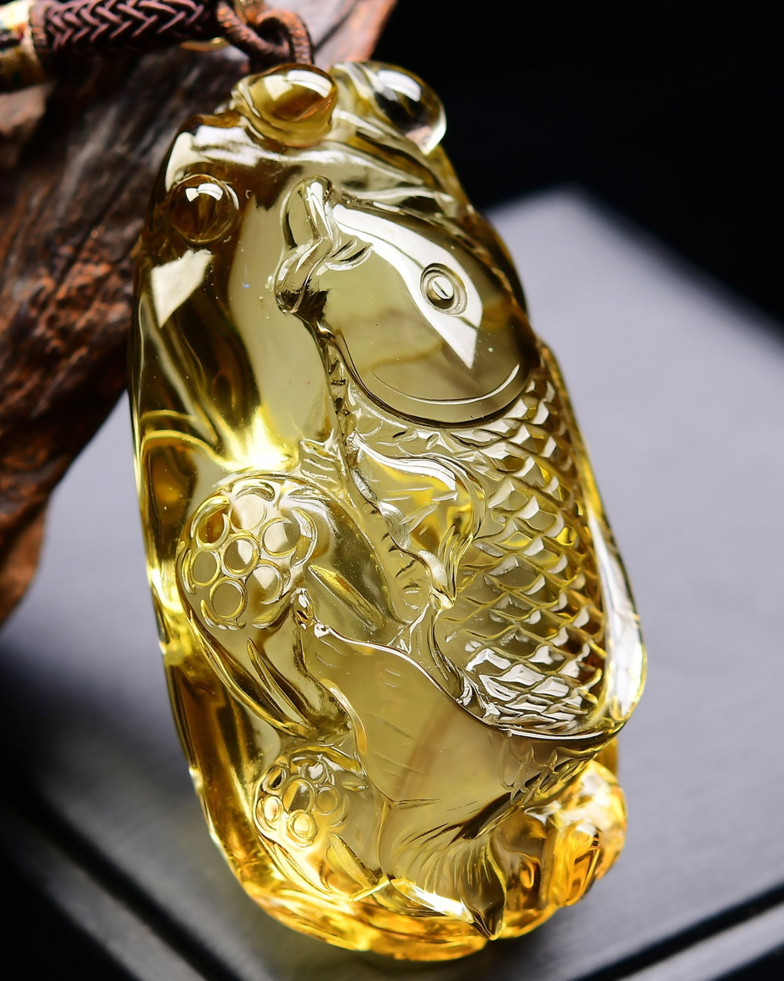 An Exquisite Crystal Fish Pattern Pendant - 3