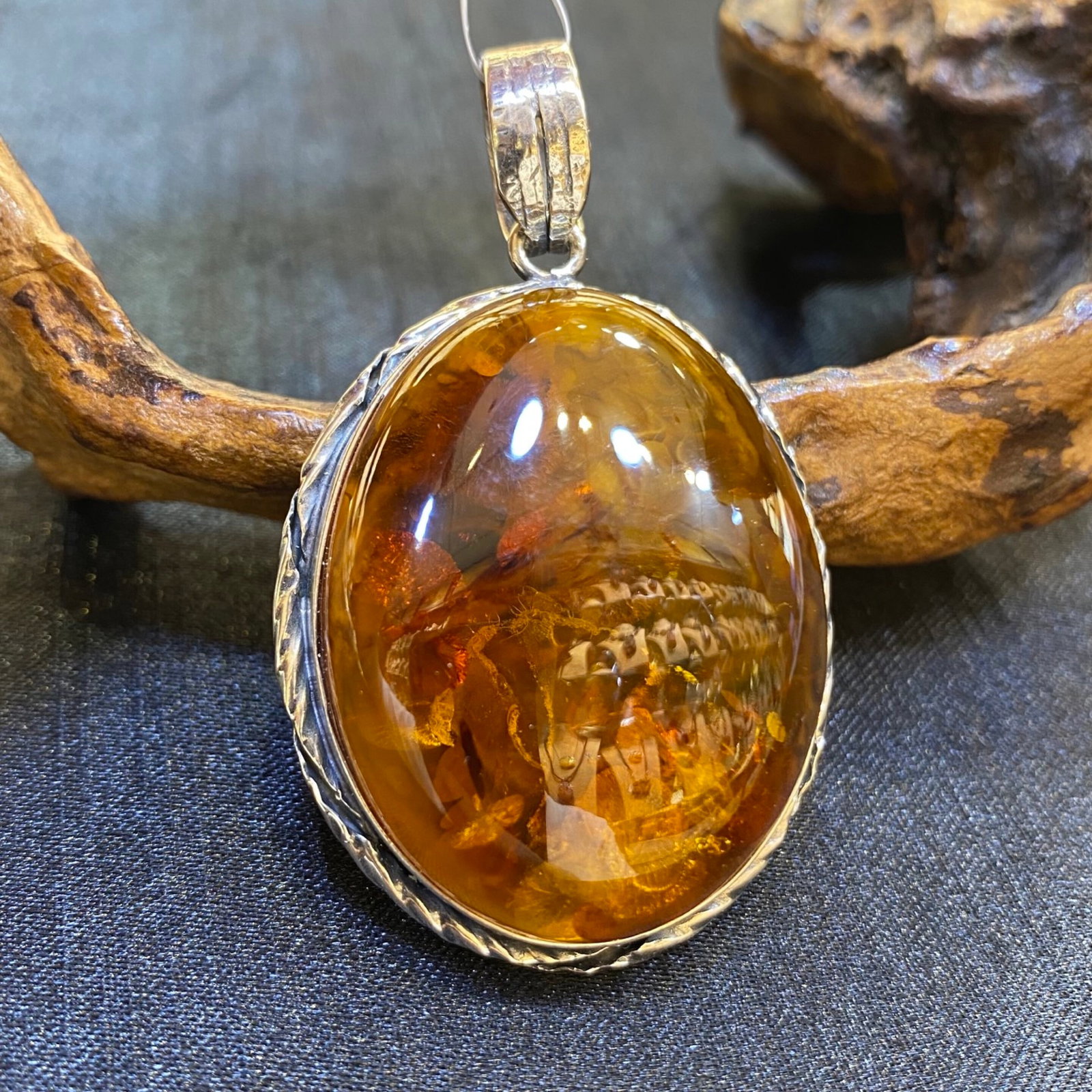 An Exquisite Beeswax Inlaid Silver Necklace: An Exquisite Beeswax Inlaid Silver Necklace,Size:36.2mm,Weight:18.5g 蜜蜡镶银项链