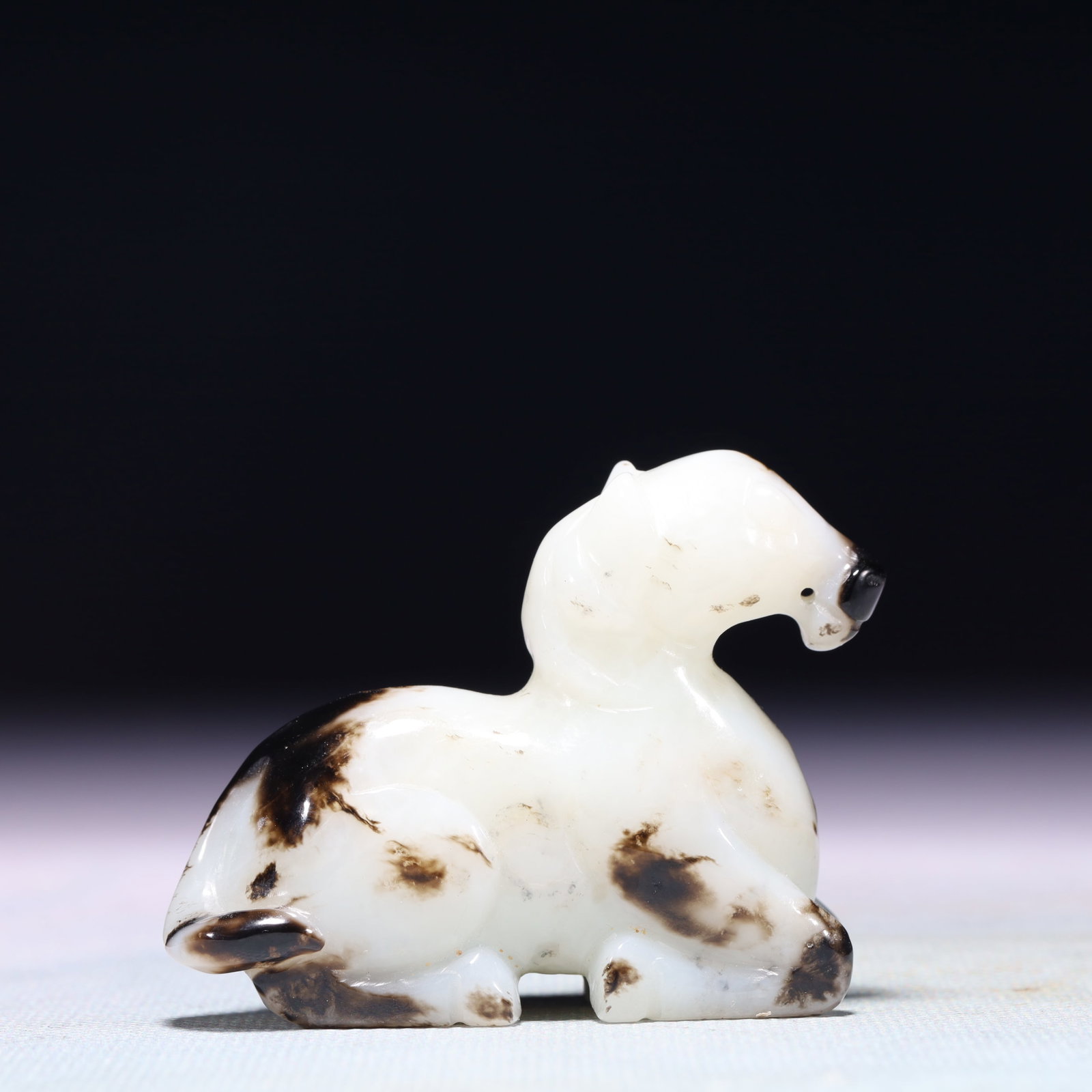 An Exquisite White Jade Horse Ornament: An Exquisite White Jade Horse Ornament,Qing Dynasty,China,Size:2.4inx0.8inx2in,Weight:94.3g 白玉骏马摆件,中国清代