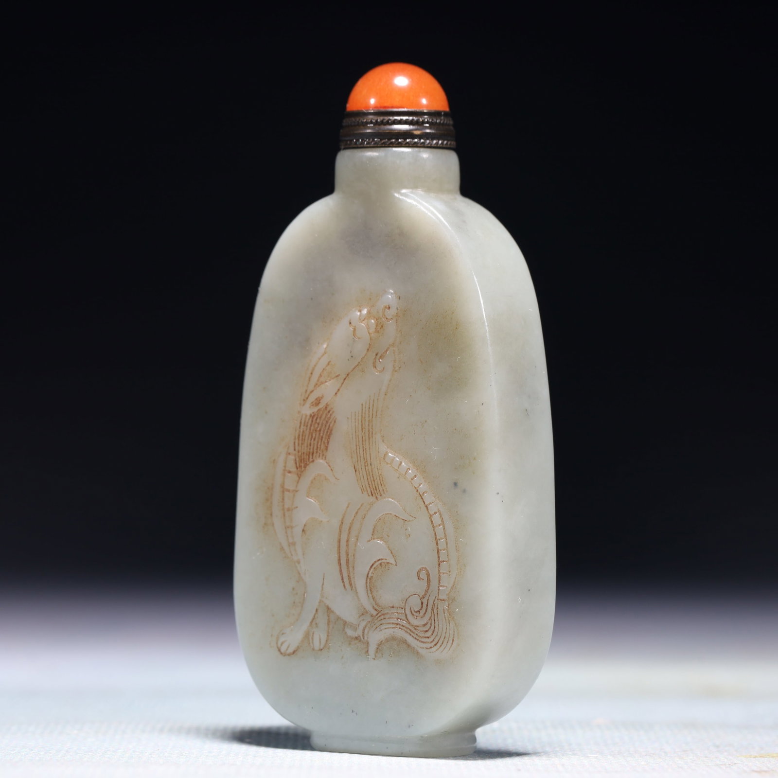 An Exquisite White Jade Beast Pattern Snuff Bottle - 2