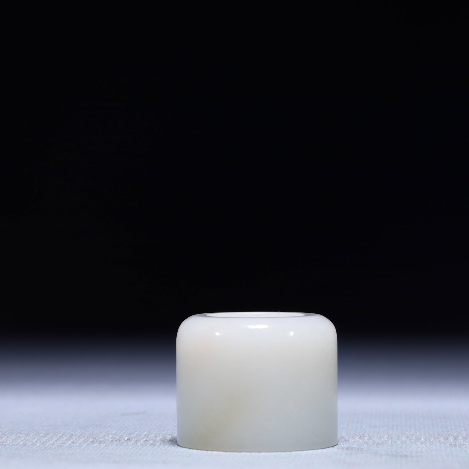 An Exquisite White Jade Thumb Ring - 2