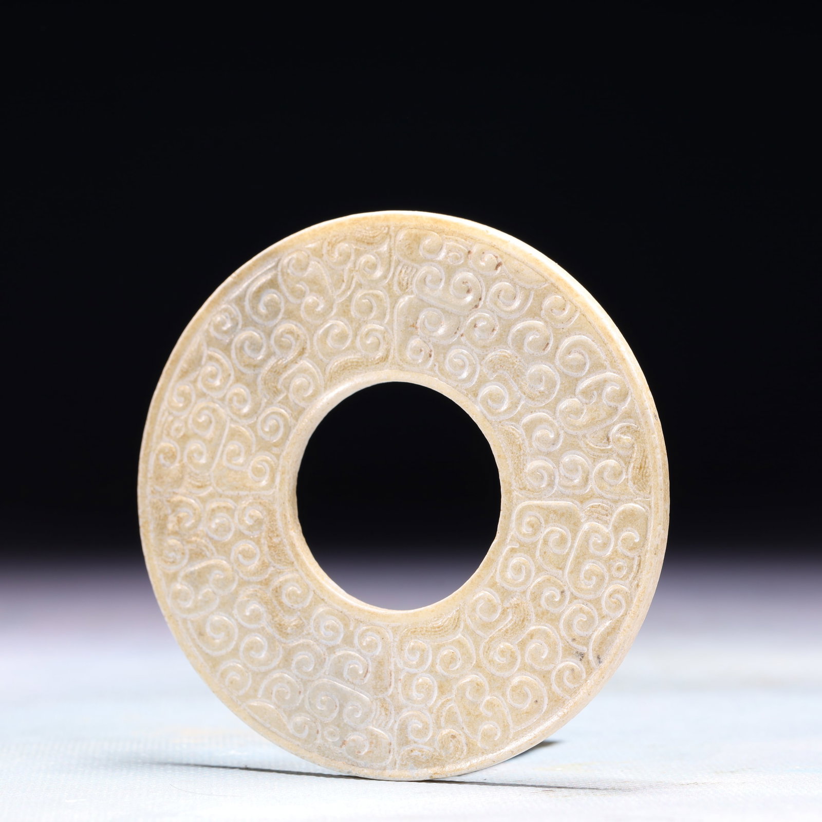 An Exquisite Archaic Jade Auspicious Cloud Pattern Pendant - 2