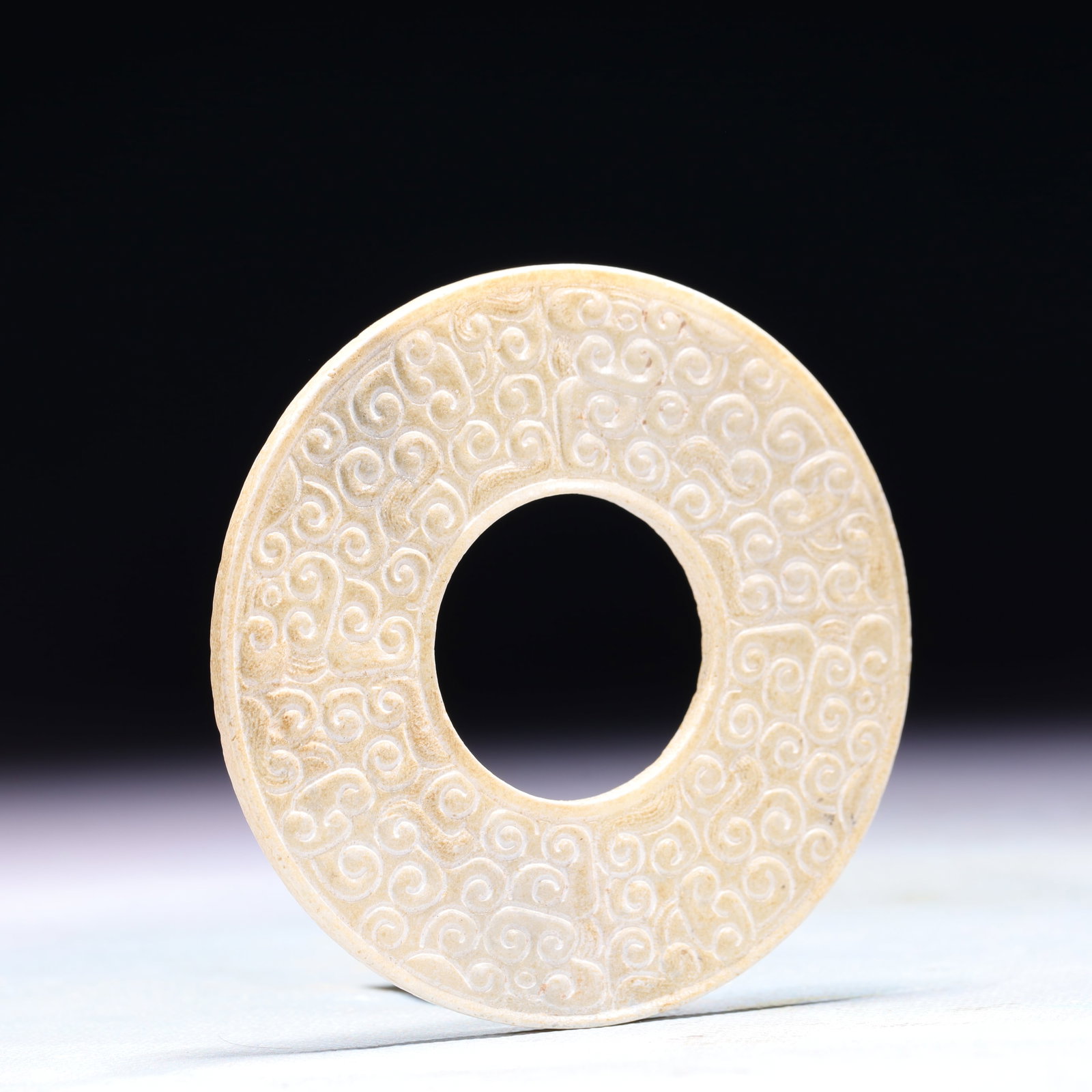 An Exquisite Archaic Jade Auspicious Cloud Pattern Pendant - 3