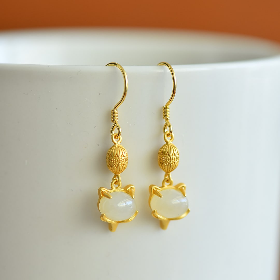 A Pair of Exquisite Sterling Silver-Gold Plated Inlaid White Jade Earrings: A Pair of Exquisite Sterling Silver-Gold Plated Inlaid White Jade Earrings,Size:6mmx8mm 一对纯银镀金镶白玉耳环