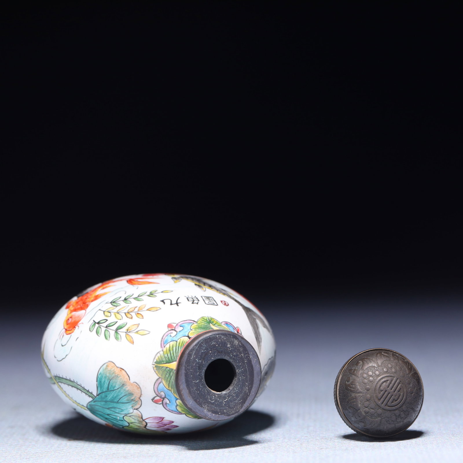 An Exquisite Painted Enamel Fish Pattern Snuff Bottle - 7