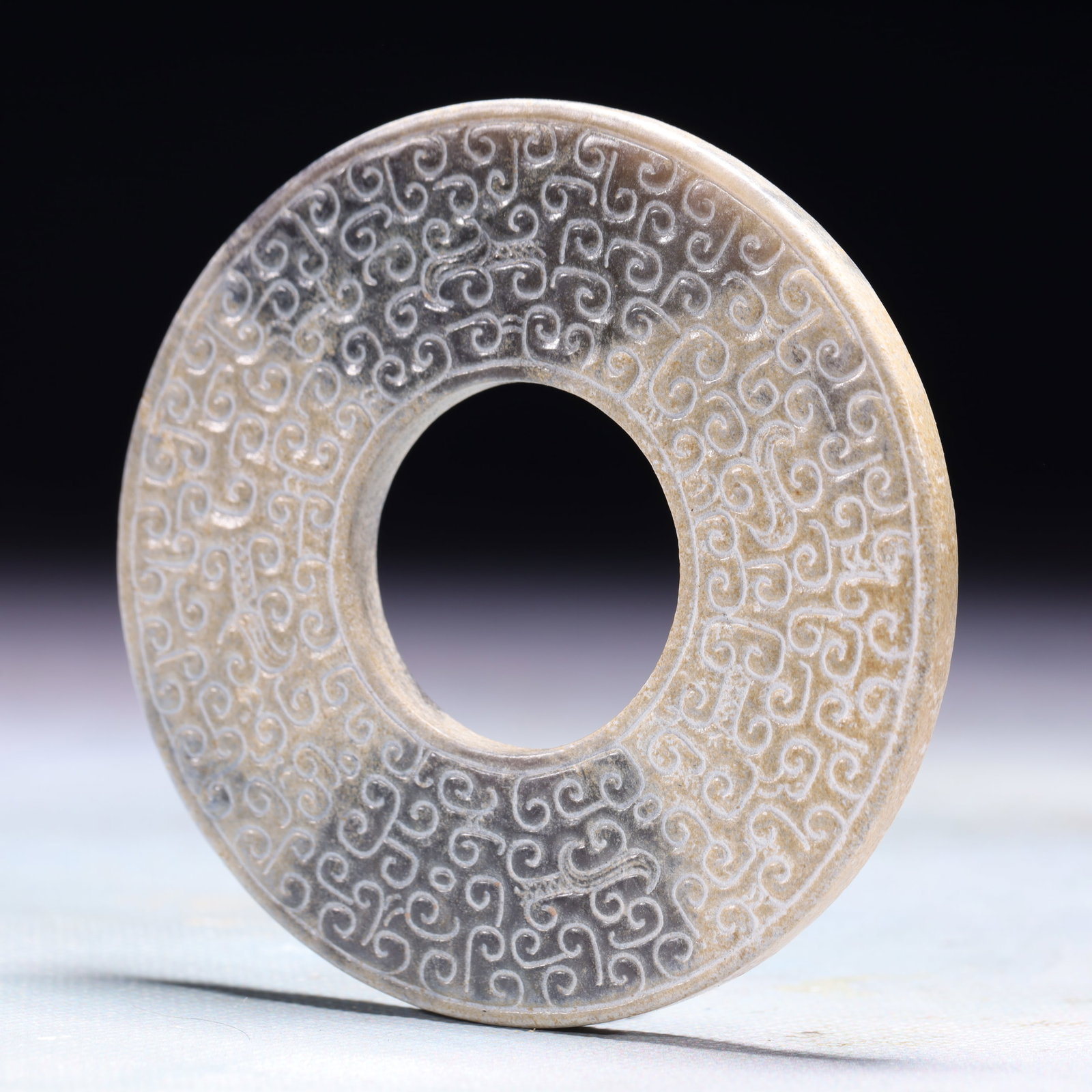An Exquisite Archaic Jade Auspicious Cloud Pattern Pendant - 2
