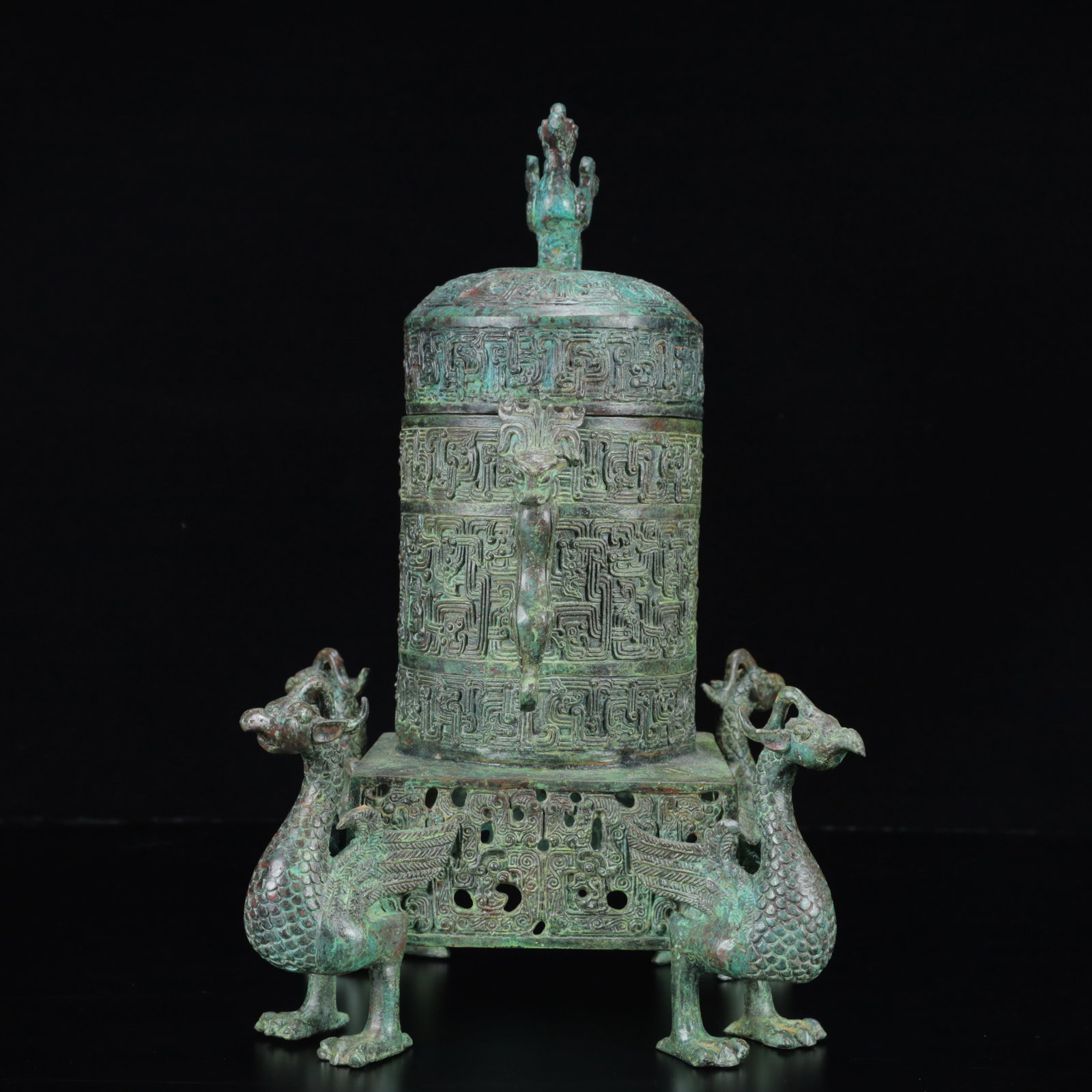 An Archaic Bronze Dragon-Ears Phoenix Legs Vase: An Archaic Bronze Dragon-Ears Phoenix Legs Vase,the Warring States Period in China,Size:7.5inx11.8in,Weight:3550g 青铜龙耳凤足瓶,中国战Þ