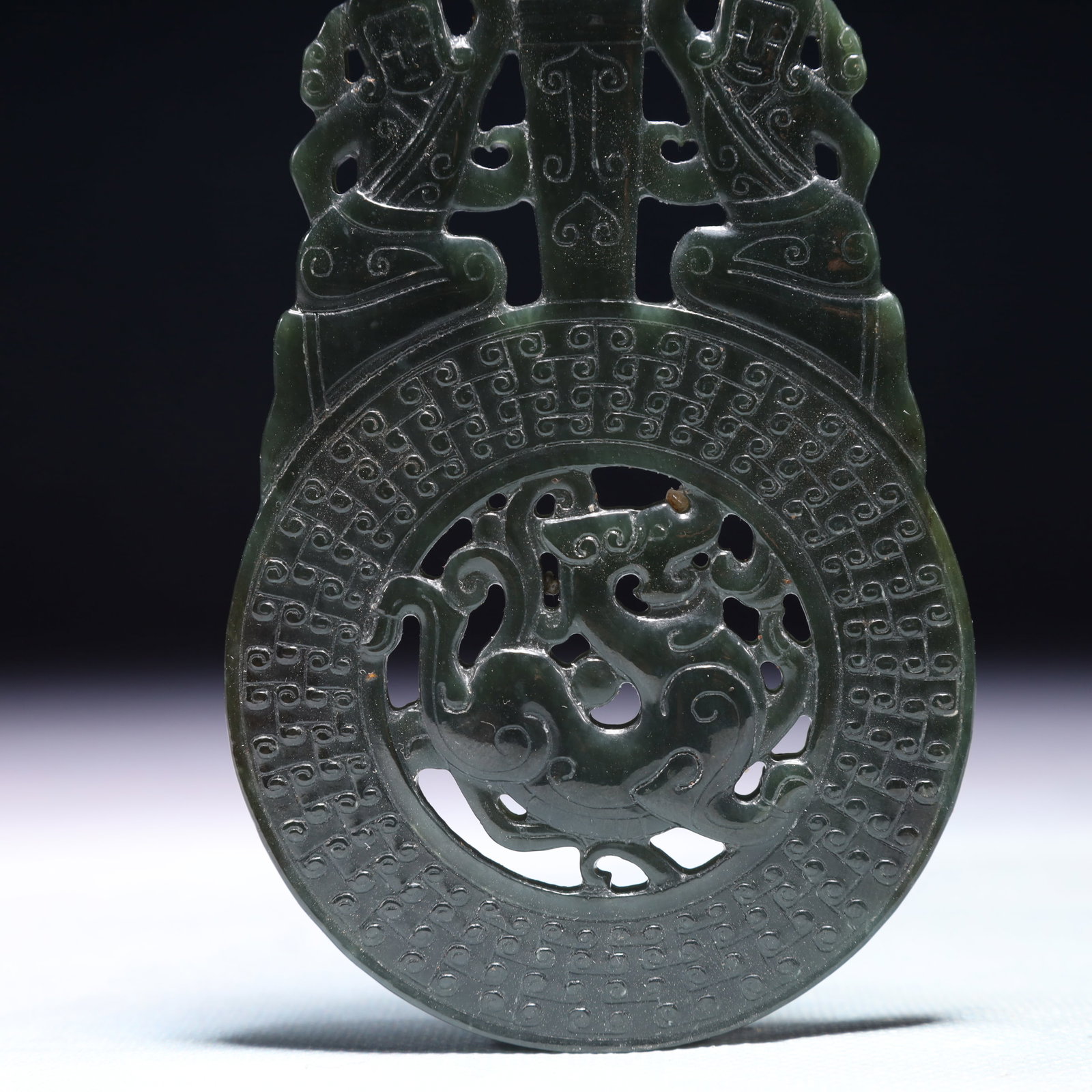 An Exquisite Jasper Beast-Face Pattern Pendant - 3
