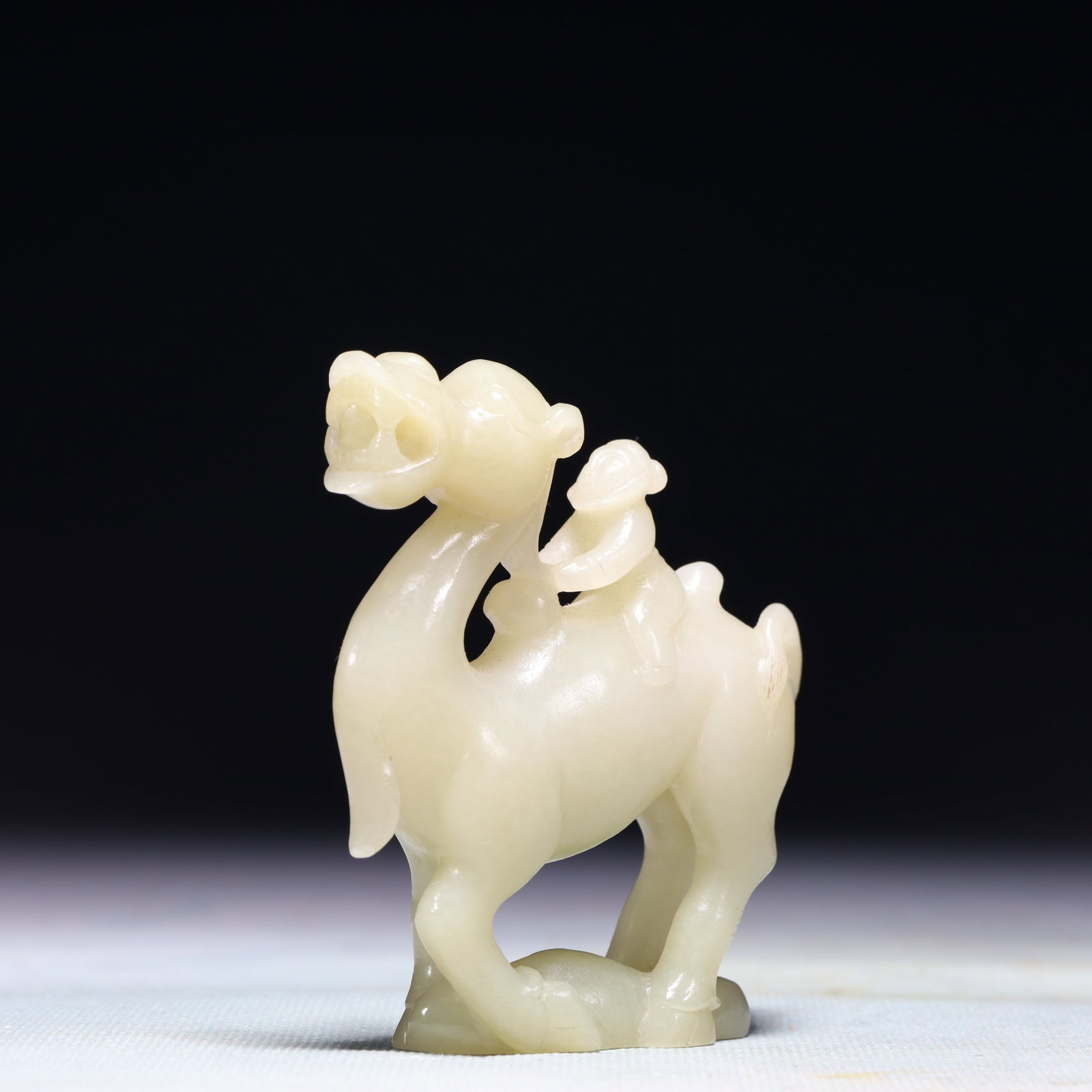 An Exquisite White Jade Camel Ornament - 3