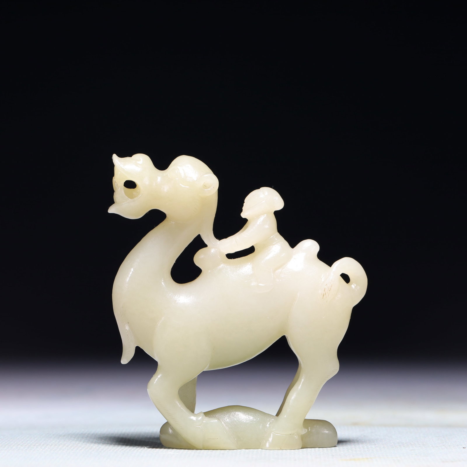 An Exquisite White Jade Camel Ornament - 4