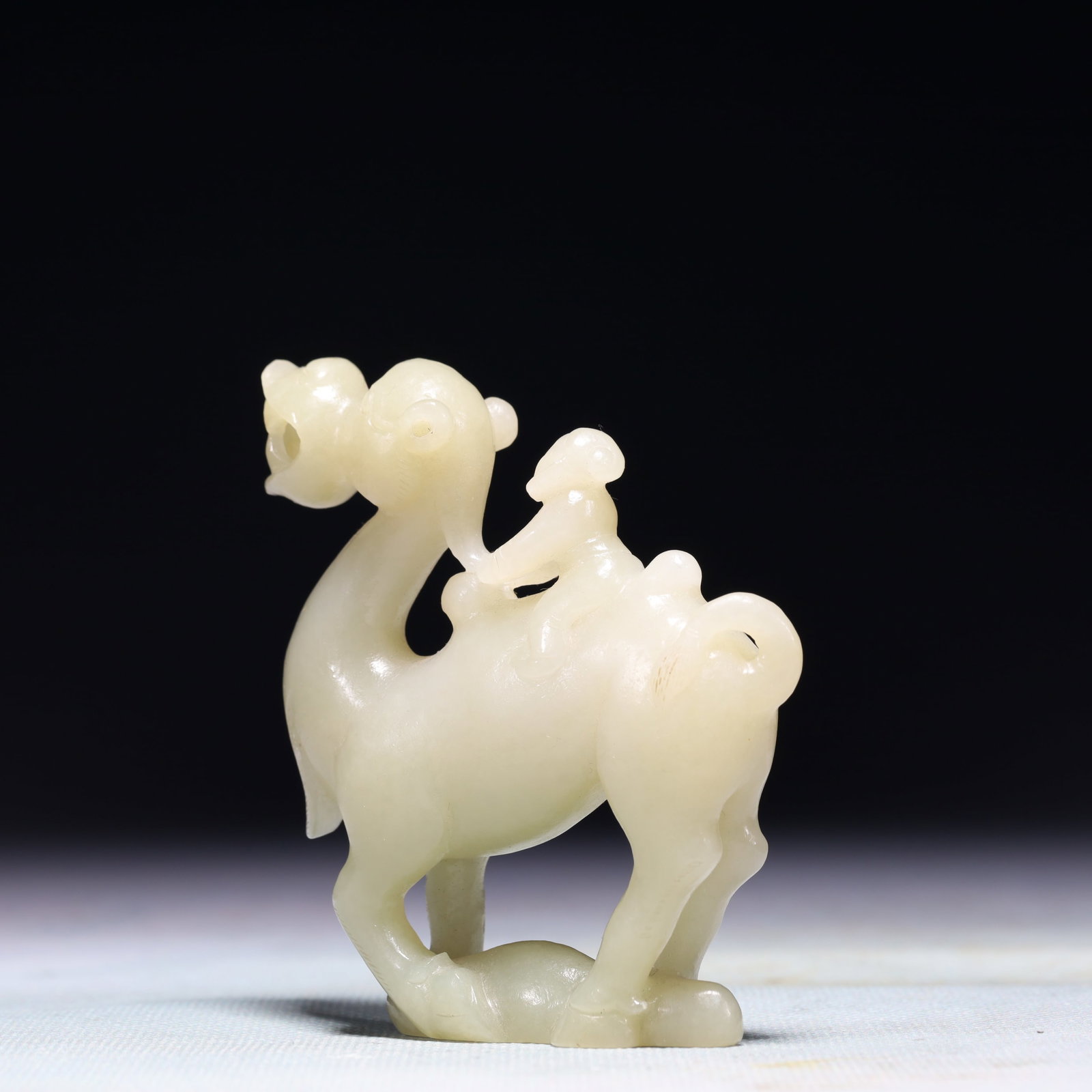 An Exquisite White Jade Camel Ornament - 5