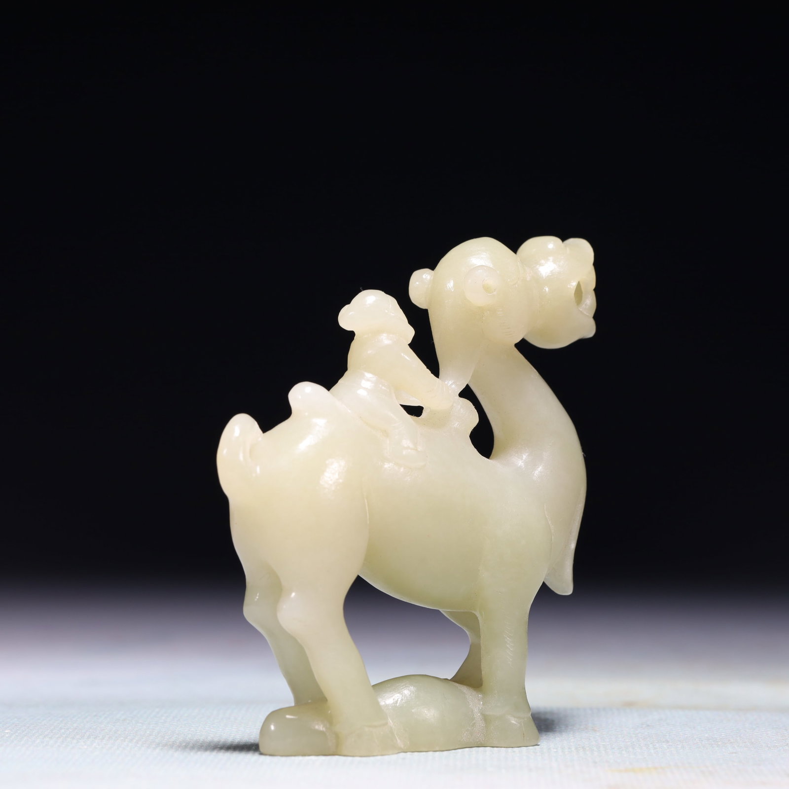 An Exquisite White Jade Camel Ornament - 6