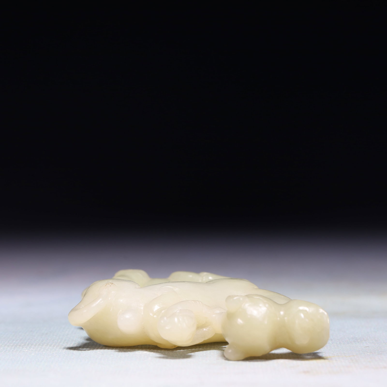An Exquisite White Jade Camel Ornament - 7