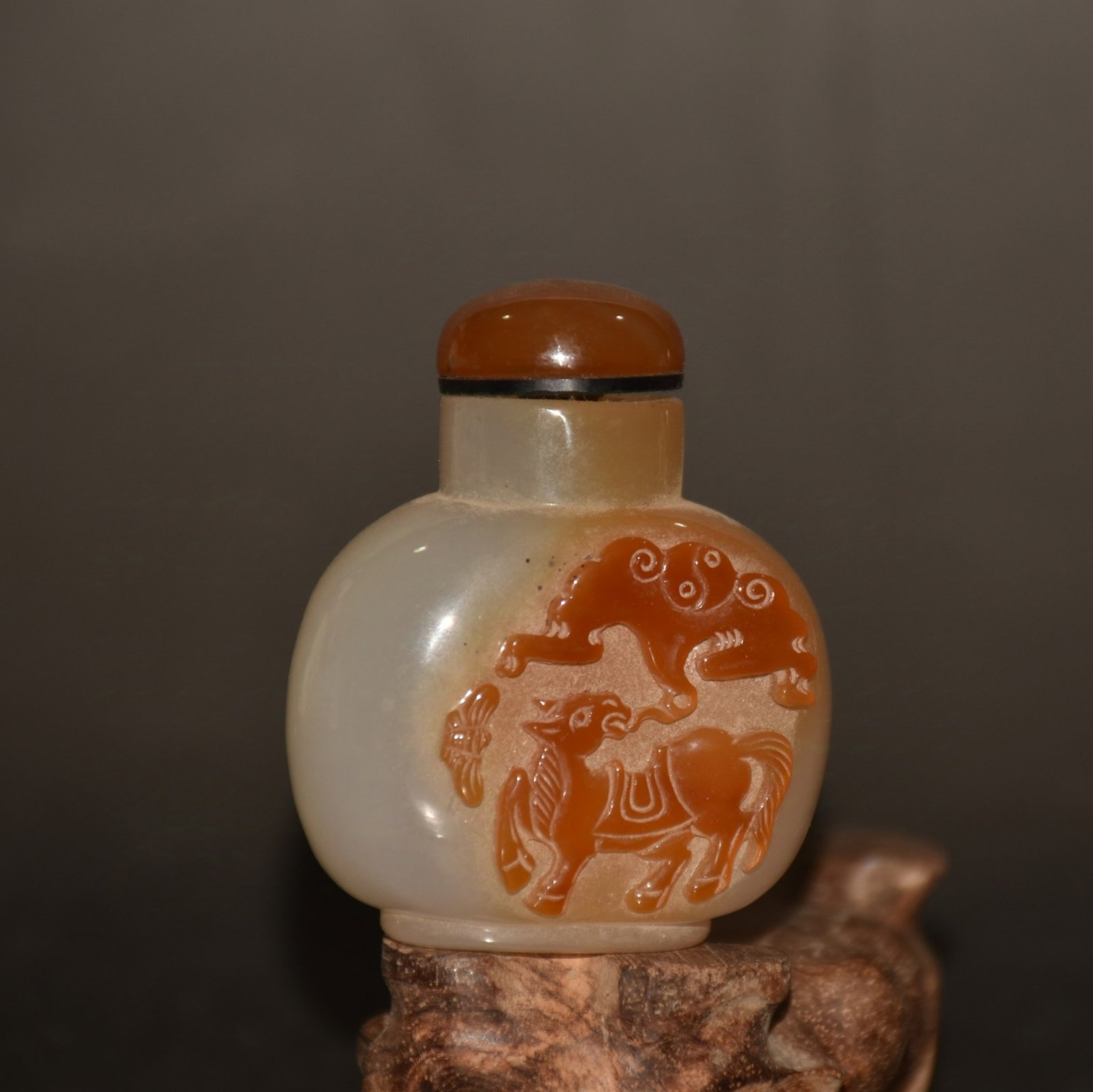An Exquisite Agate Horse Pattern Snuff Bottle - 4